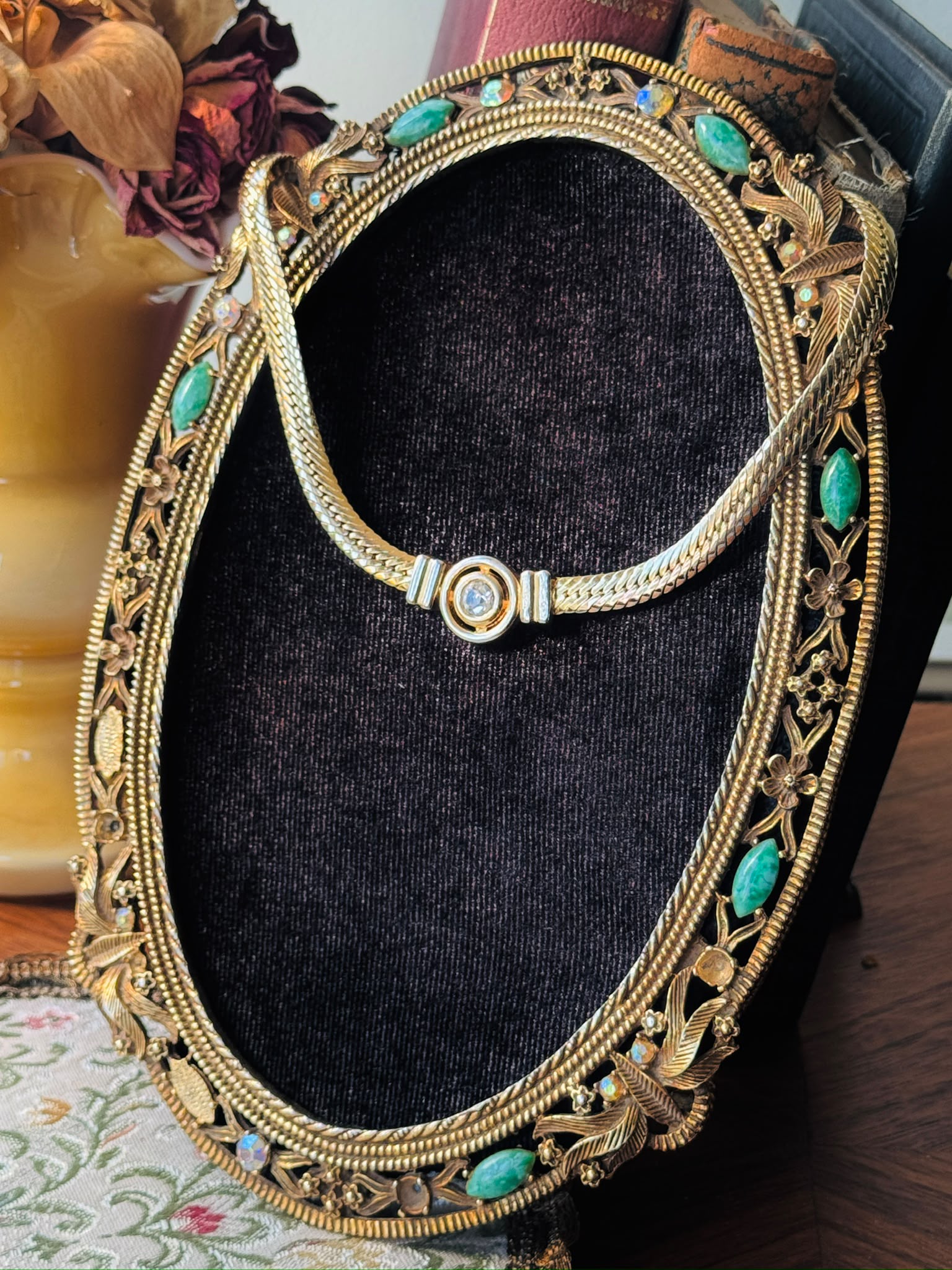 C. 1990s JNY Jones New York Designer Style Short Necklace (MT2692)