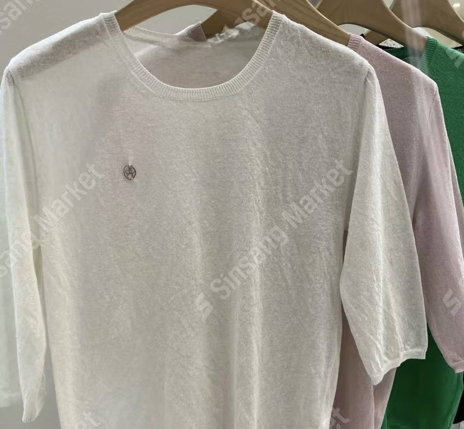 Mid-sleeve knit