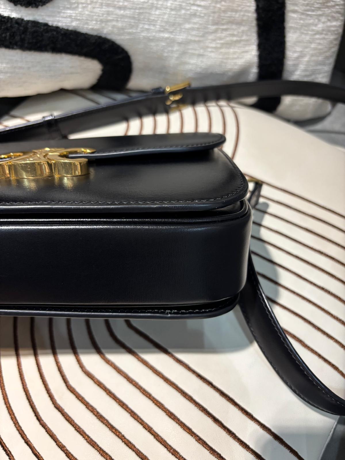 Celine CLASSIQUE TRIOMPHE 黑金凱旋門 medium box flap W22x15.5x6cm  100%Authentic ,98%new  ✅tap booklet ✅dust bag✅box 