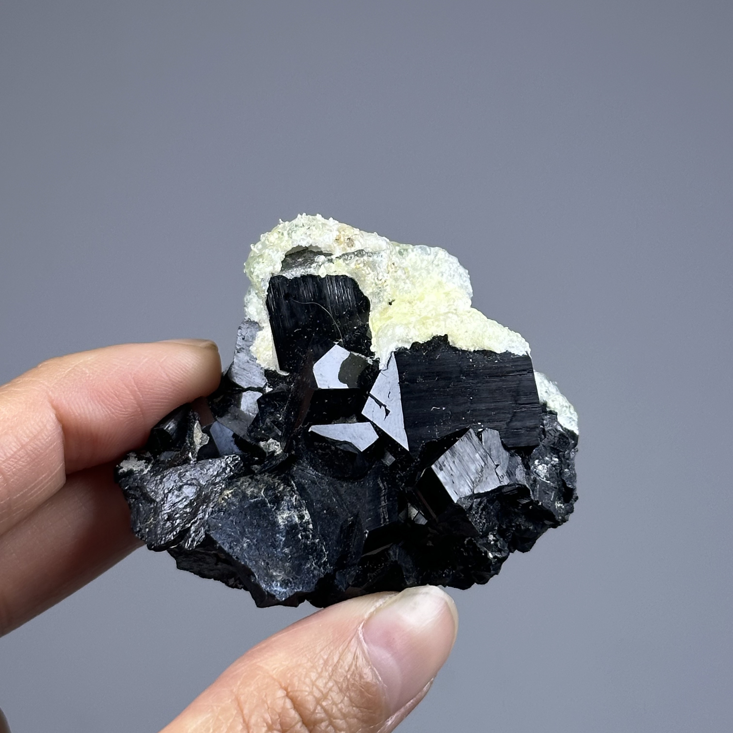 黑碧璽與玉滴石 - Schorl and Hyalite DR115