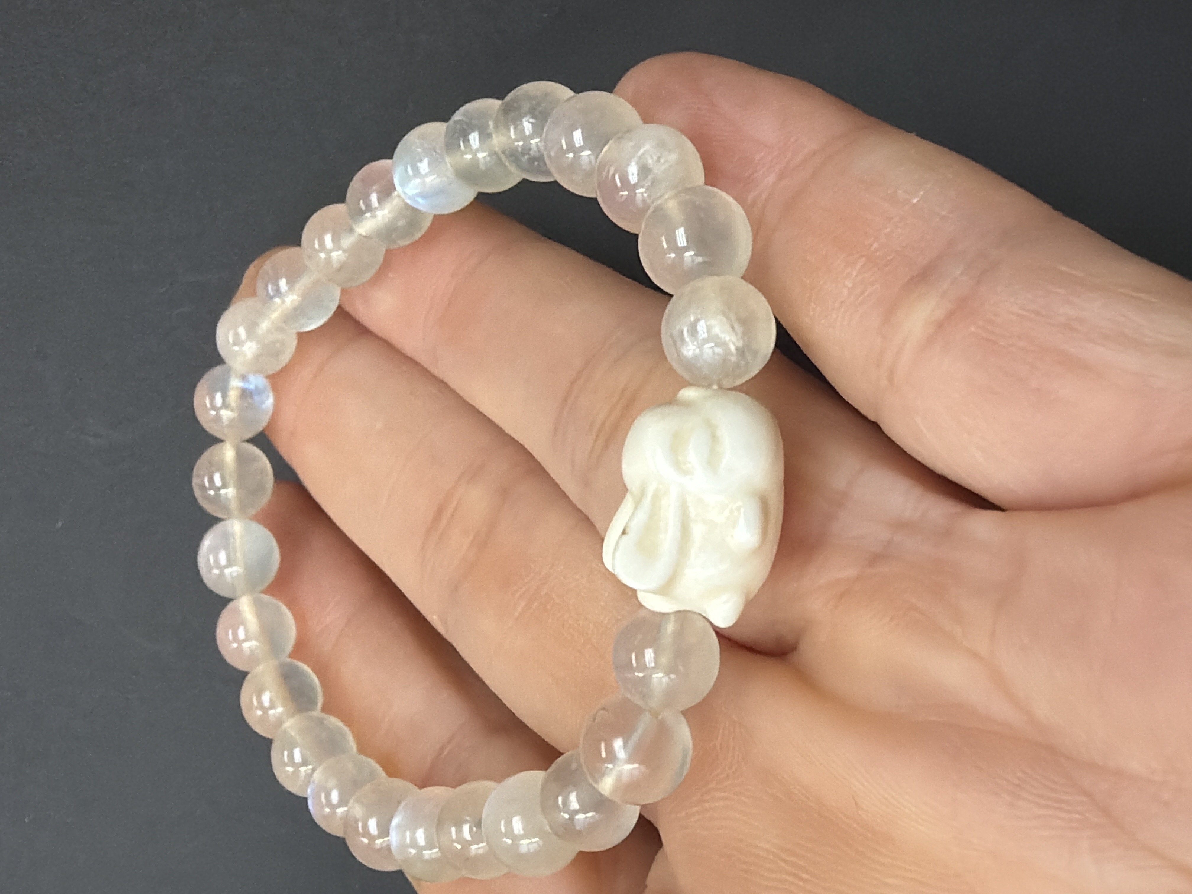 5mm 月亮石手串 配：兔仔