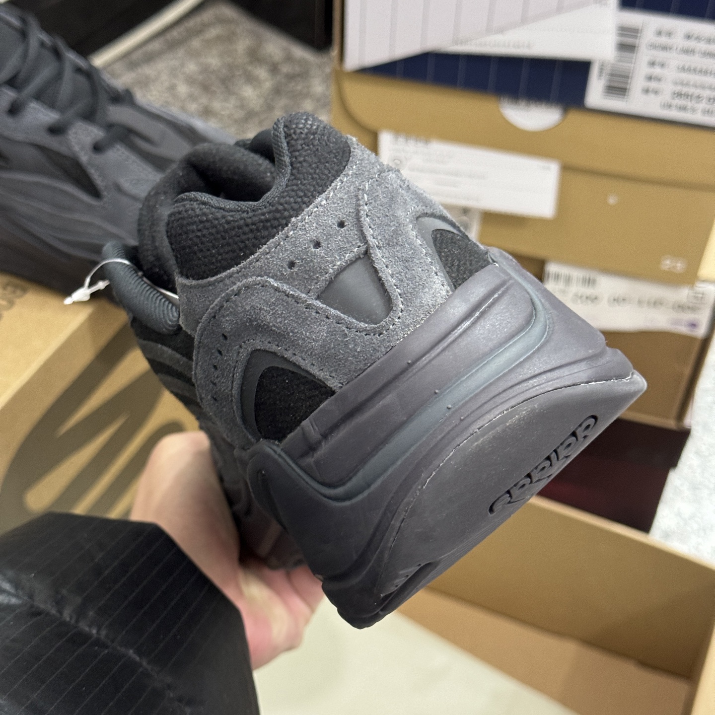 Adidas Yeezy Boost 700 V2 Vanta FU6684