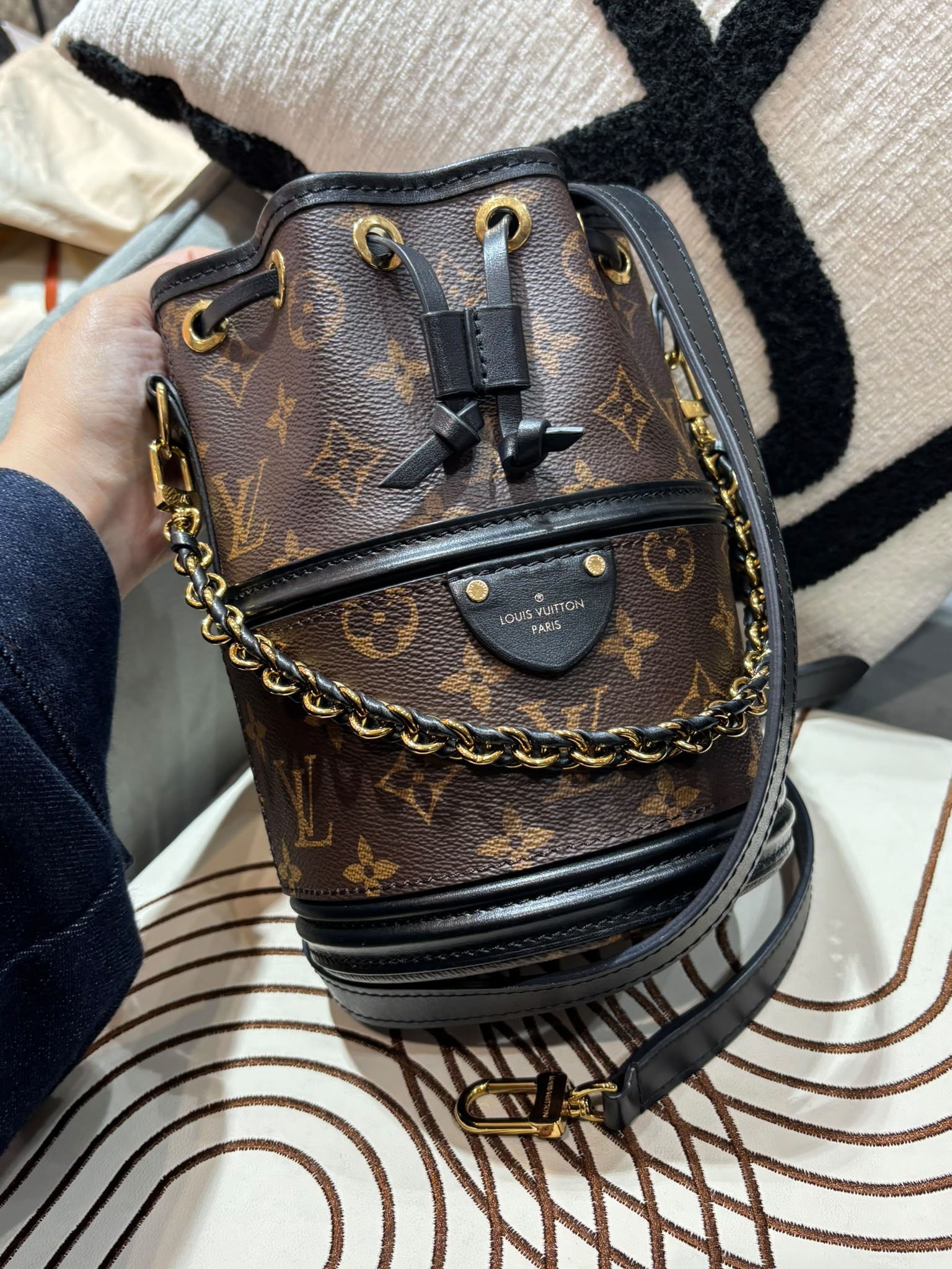 Lv canoe bucket bag M83480 Canoé 100%Authentic,92%new nfc✅dust bag