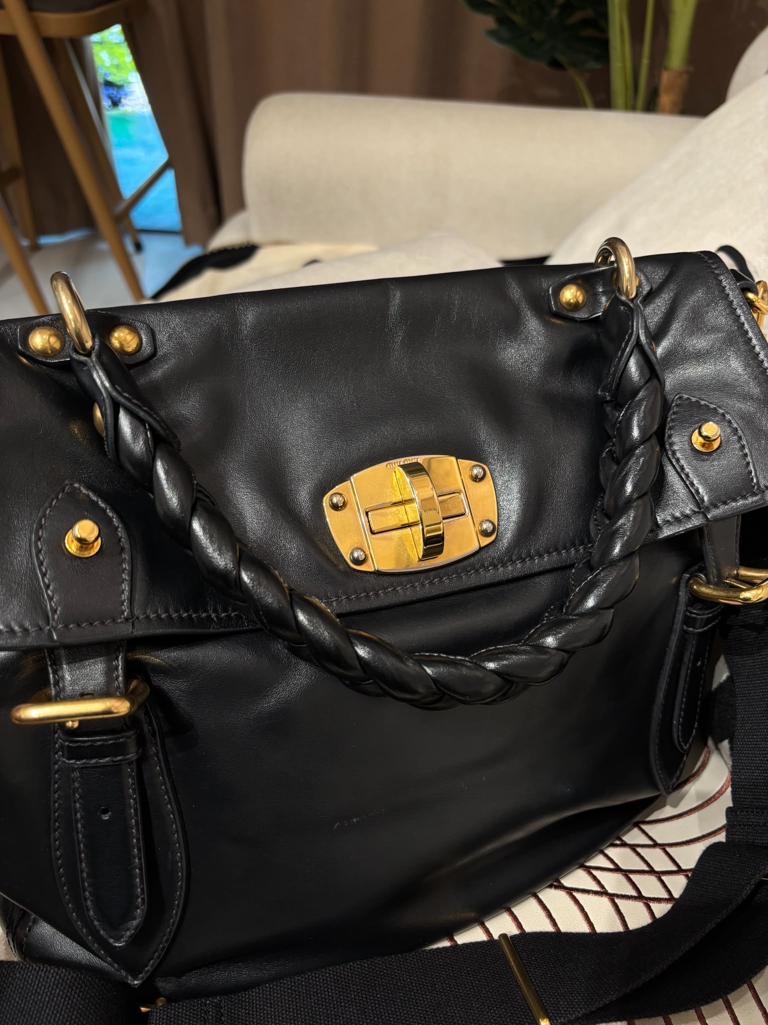 Miu miu calfskin 2way bag 黑金 100%Authentic, 95%new