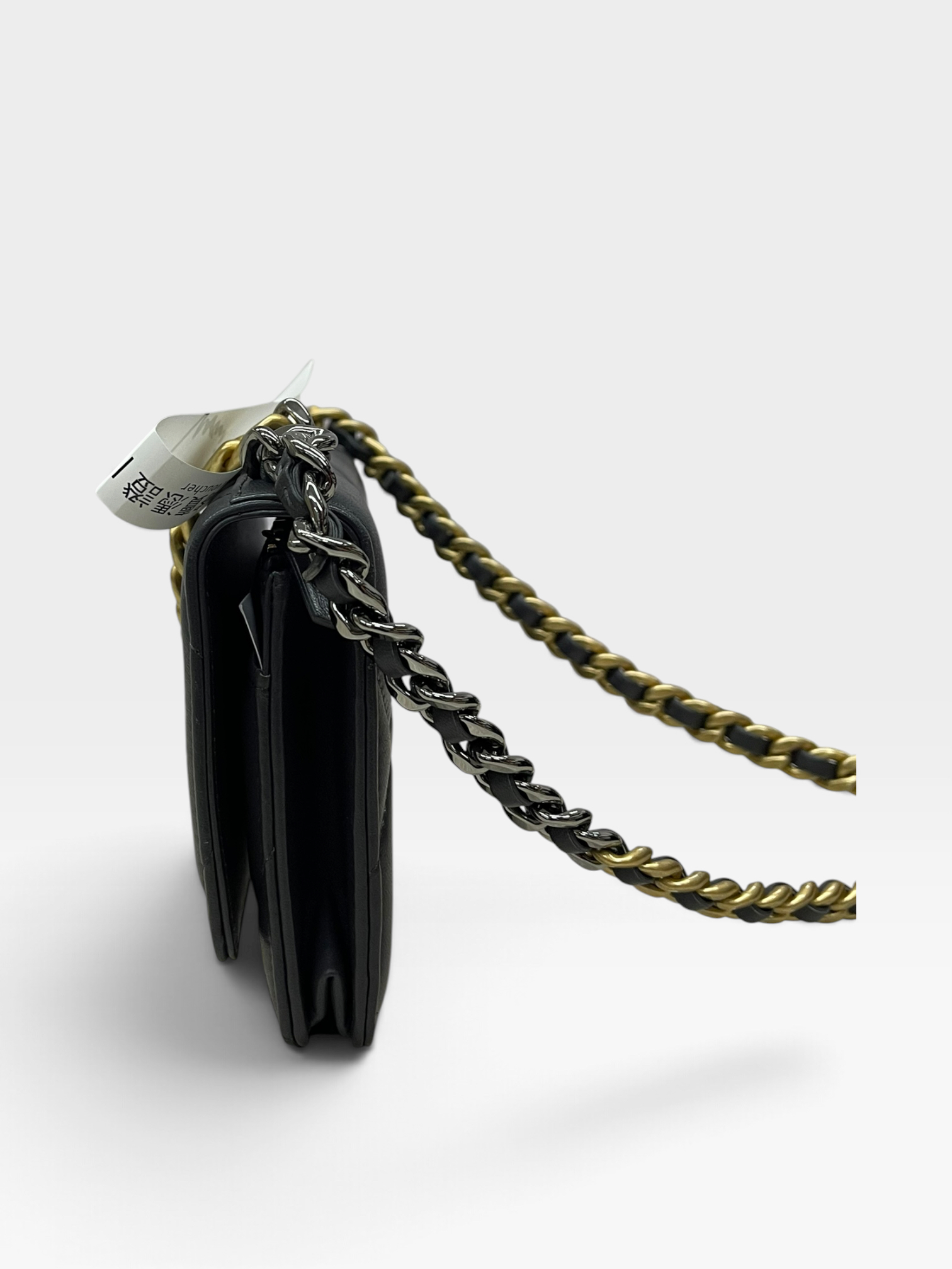 Pre-Owned CHANEL 19 Wallet On Chain / Product Code: 091008