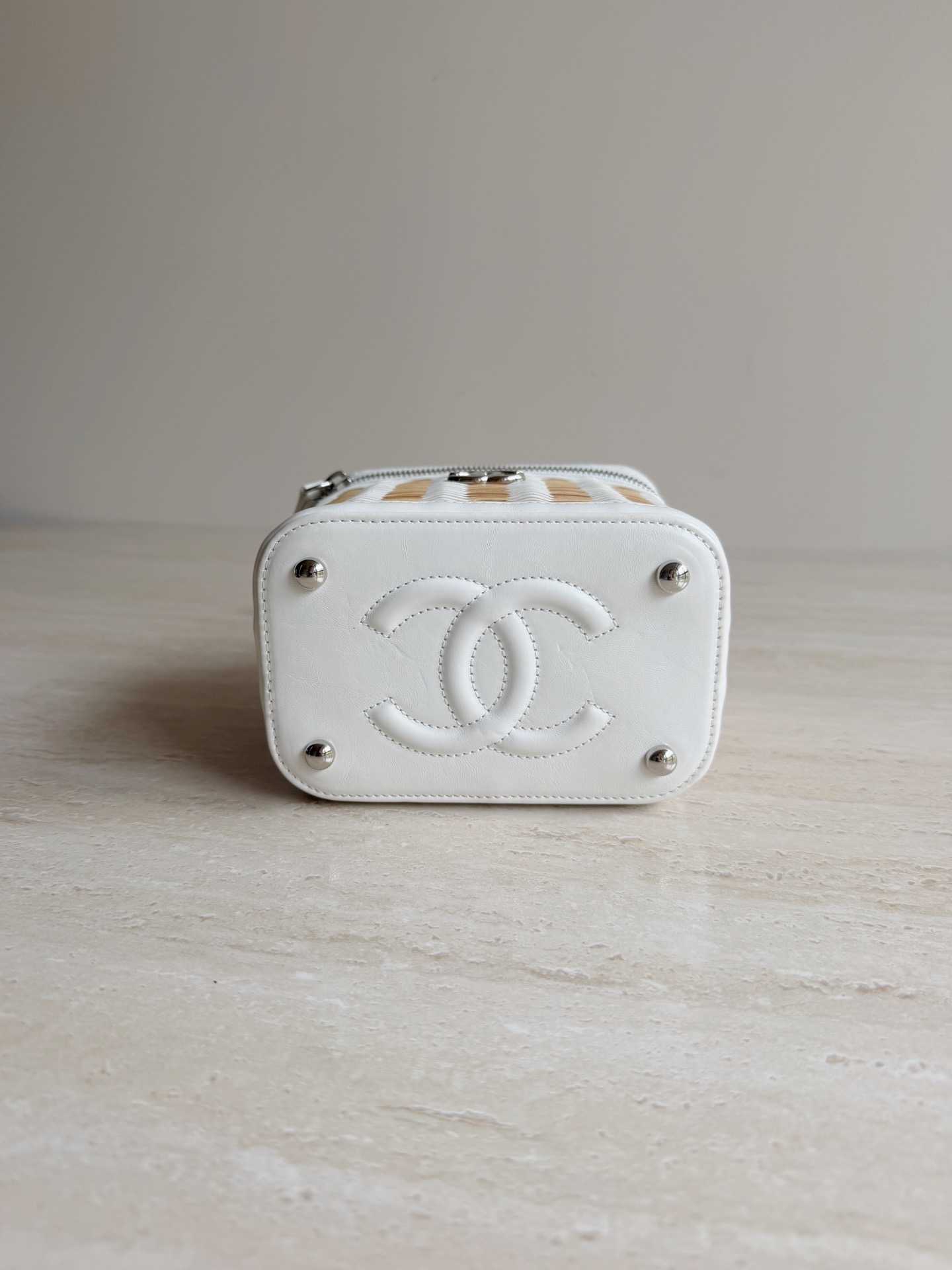 【預訂貨品】Chanel白色藤編化妝包