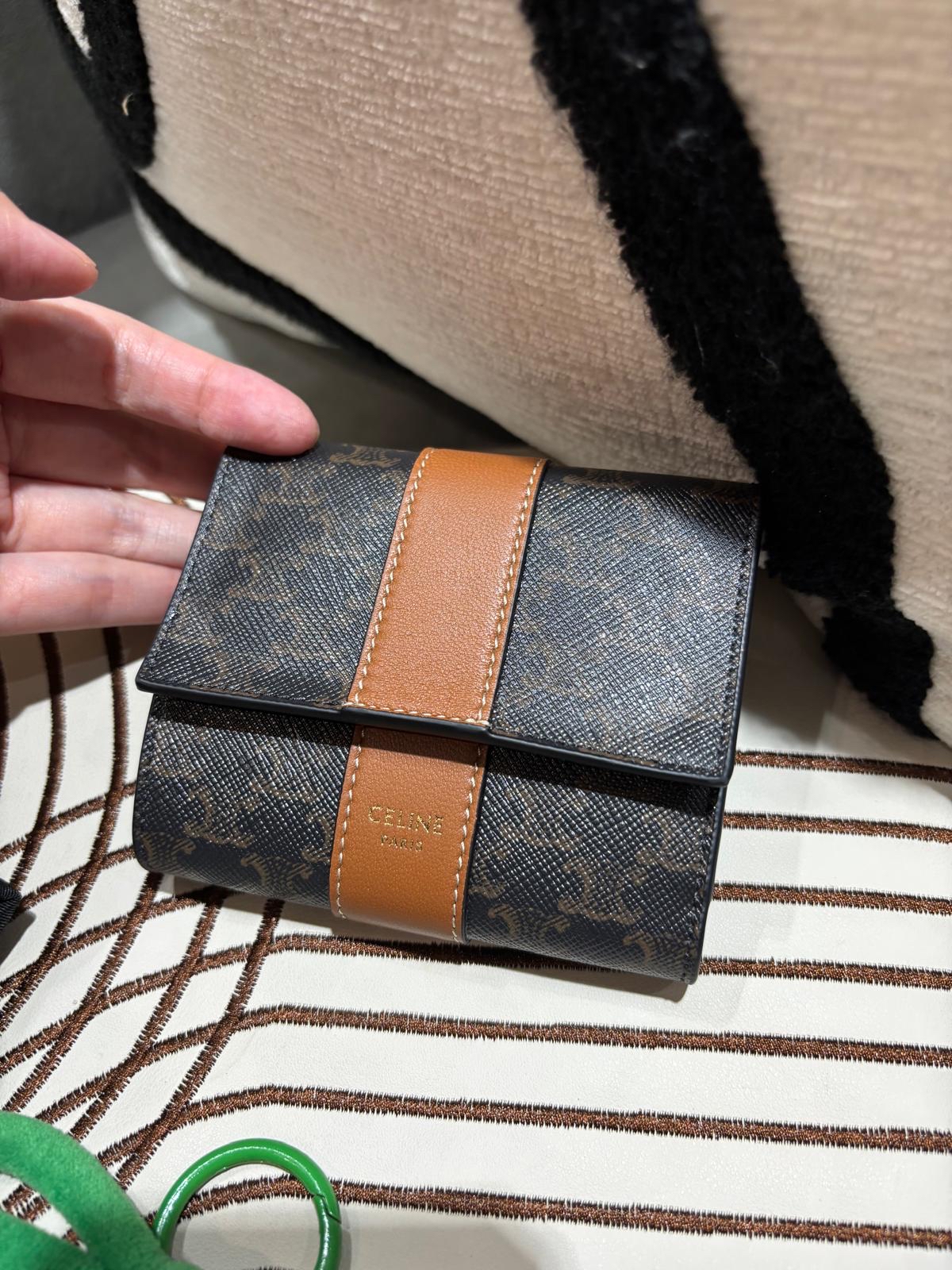 未使用品 Celine small triomphe canvas trifold wallet ,100%Authentic,   unused 未使用品✅dust bag  