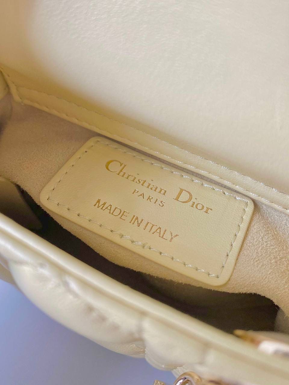 🈶羊皮小鸡黄 𝗗𝗜𝗢𝗥 𝗺𝗶𝗰𝗿𝗼 𝗹𝗮𝗱𝘆 𝗯𝗮𝗴 火爆全网的最新超mini系列 天阿噜！小小只，简直太太太太可爱了！ 精致到巴掌大小，无敌治愈我这颗少女的心啊！！ size：12×10×5cm