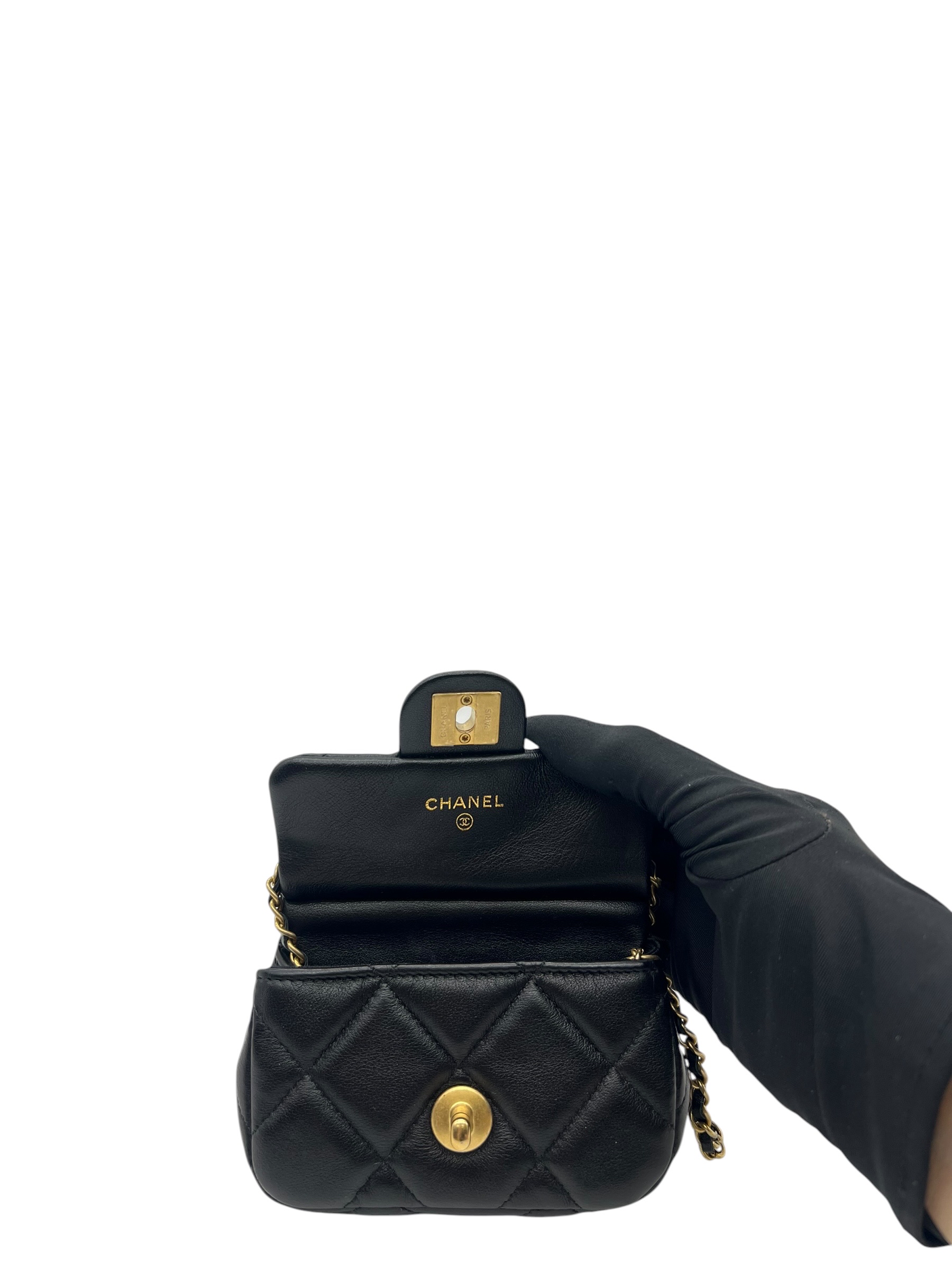 Pre-Owned CHANEL Mini Matelasse Shoulder Bag / Product Code: 062009
