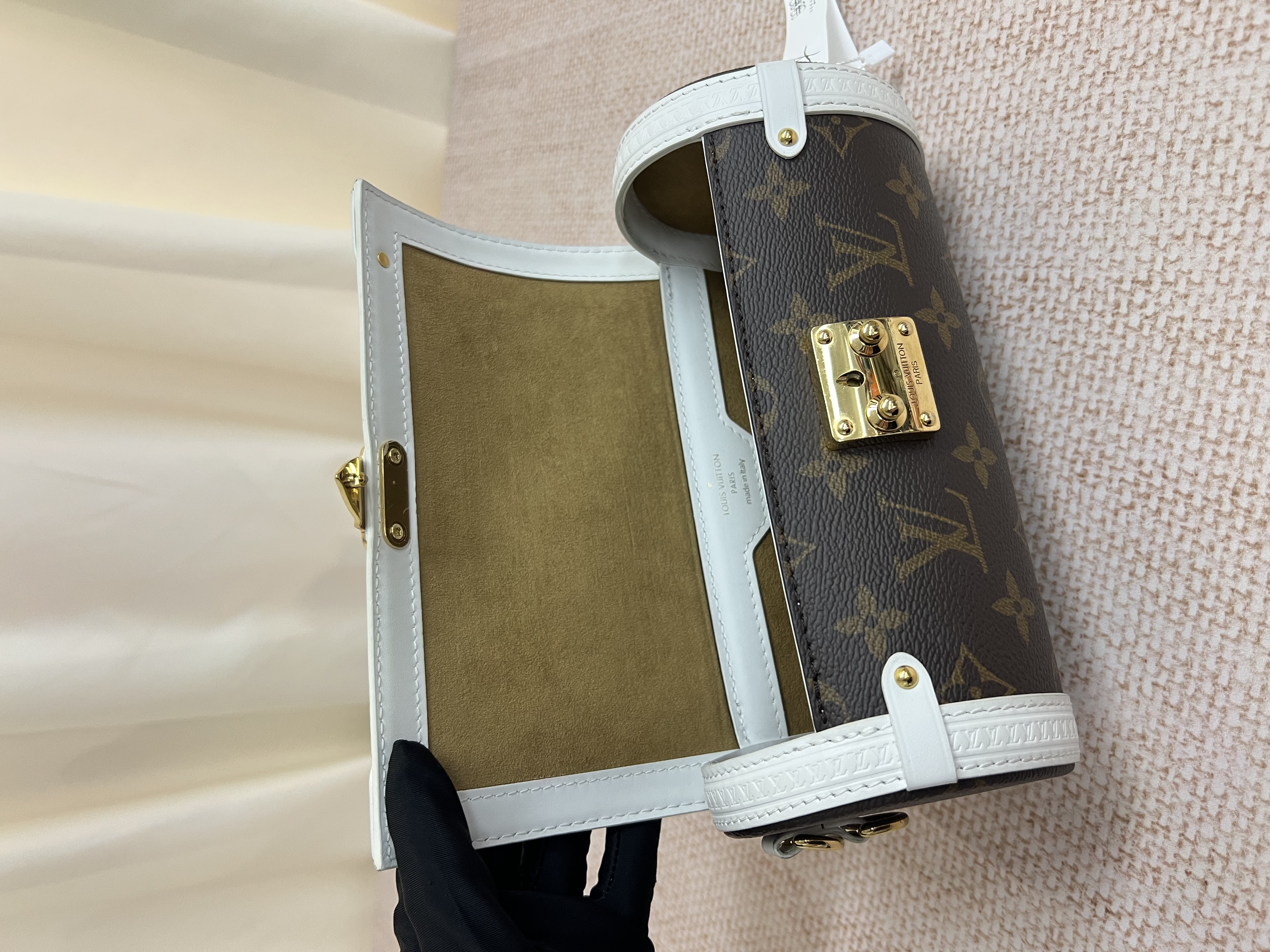 Pre-owned Louis Vuitton Papillon Trunk bag/ Product Code: 26022604