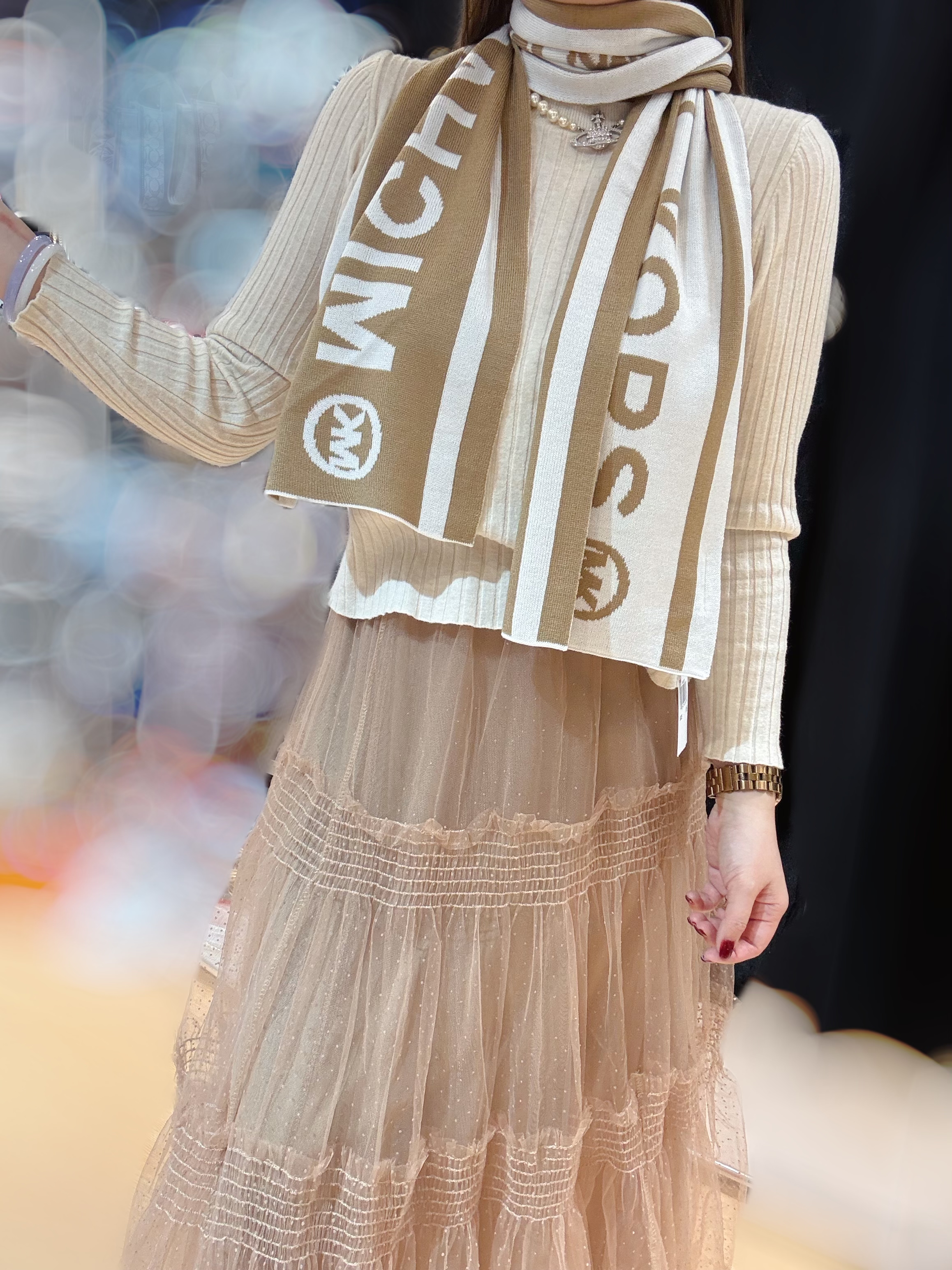 Michael kors scarf beige