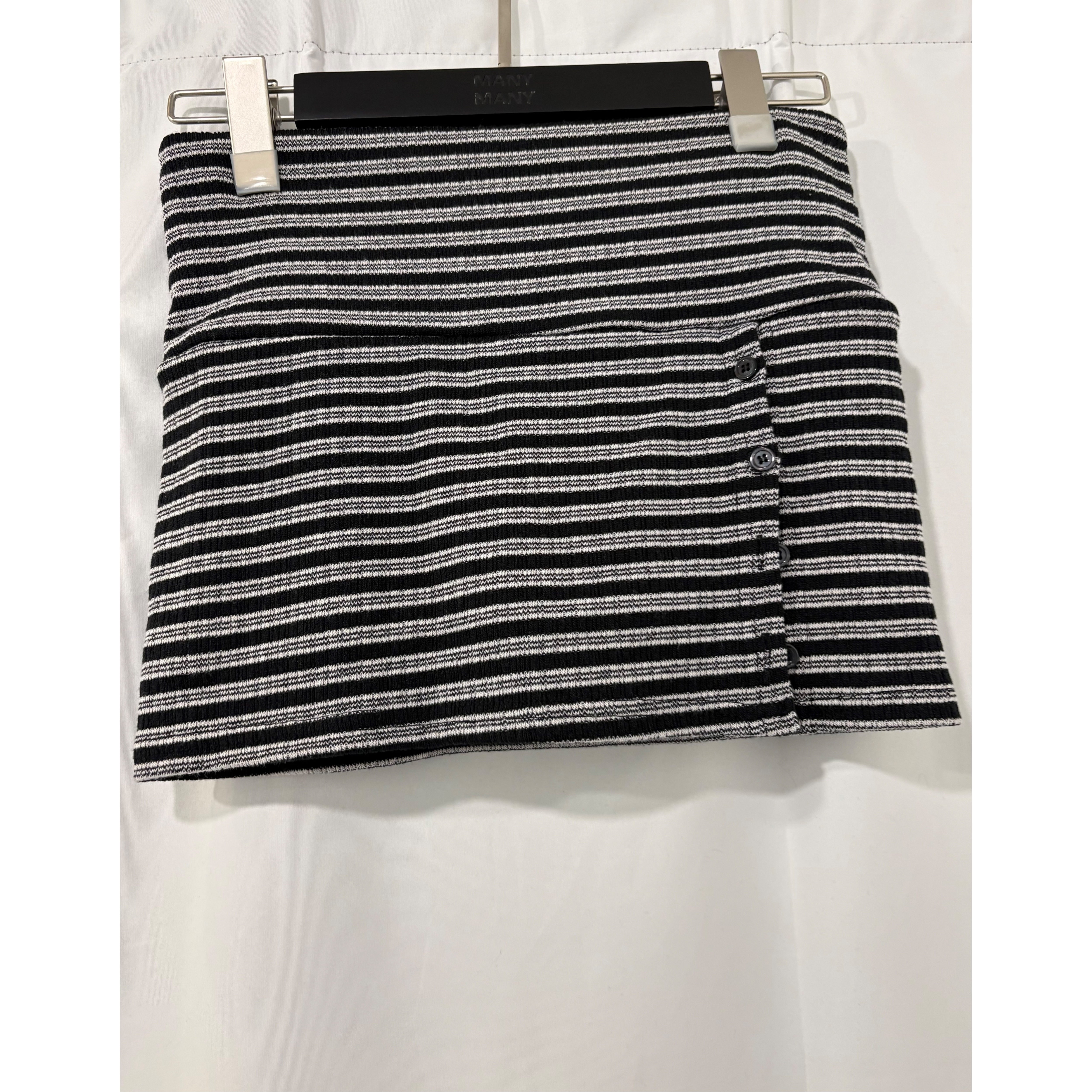 新品價8月4截單🍑2608C《STRIPED BUTTONED SKPT》