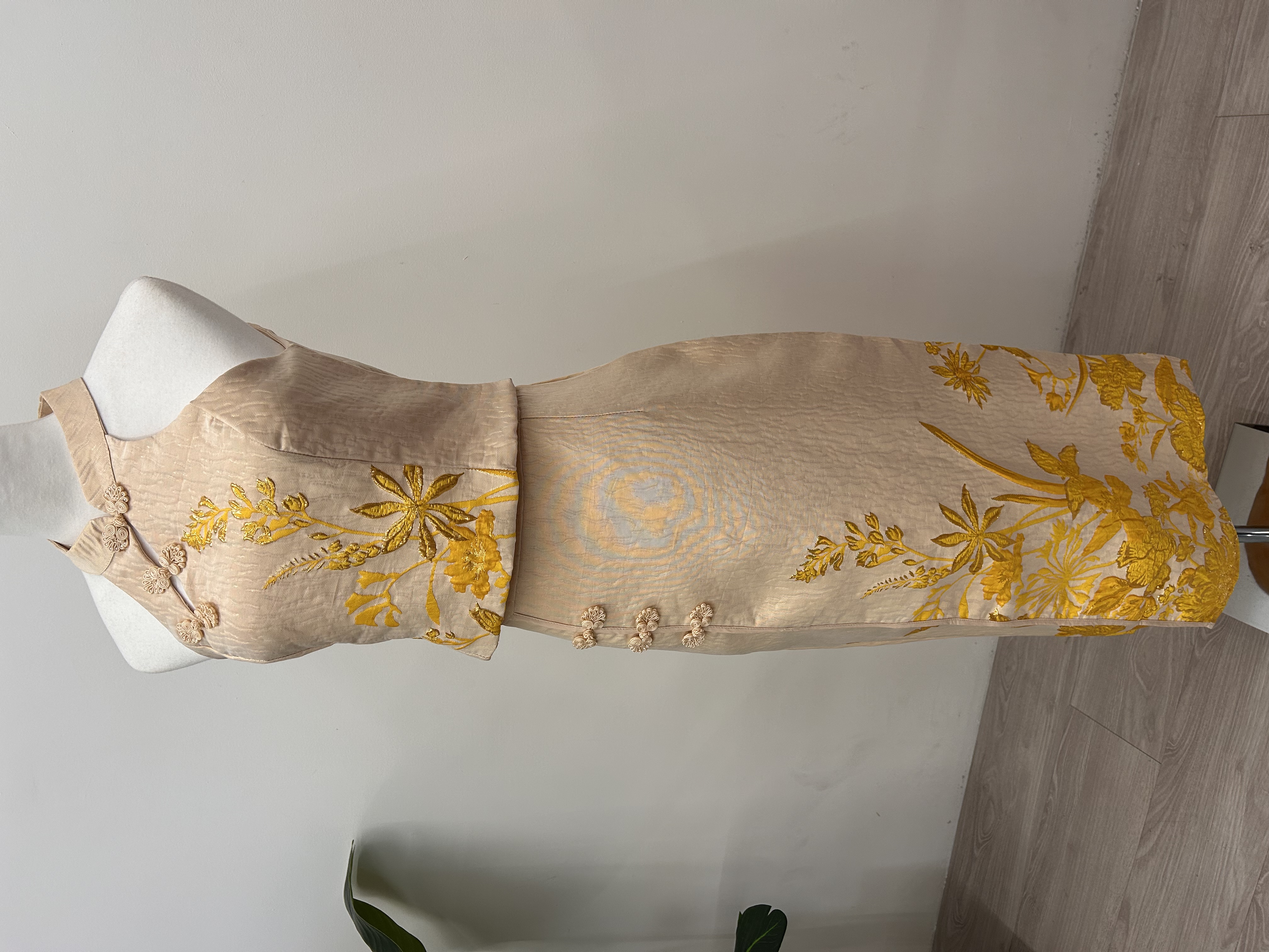 572.WB Cheong San Cut in Top & Skirt