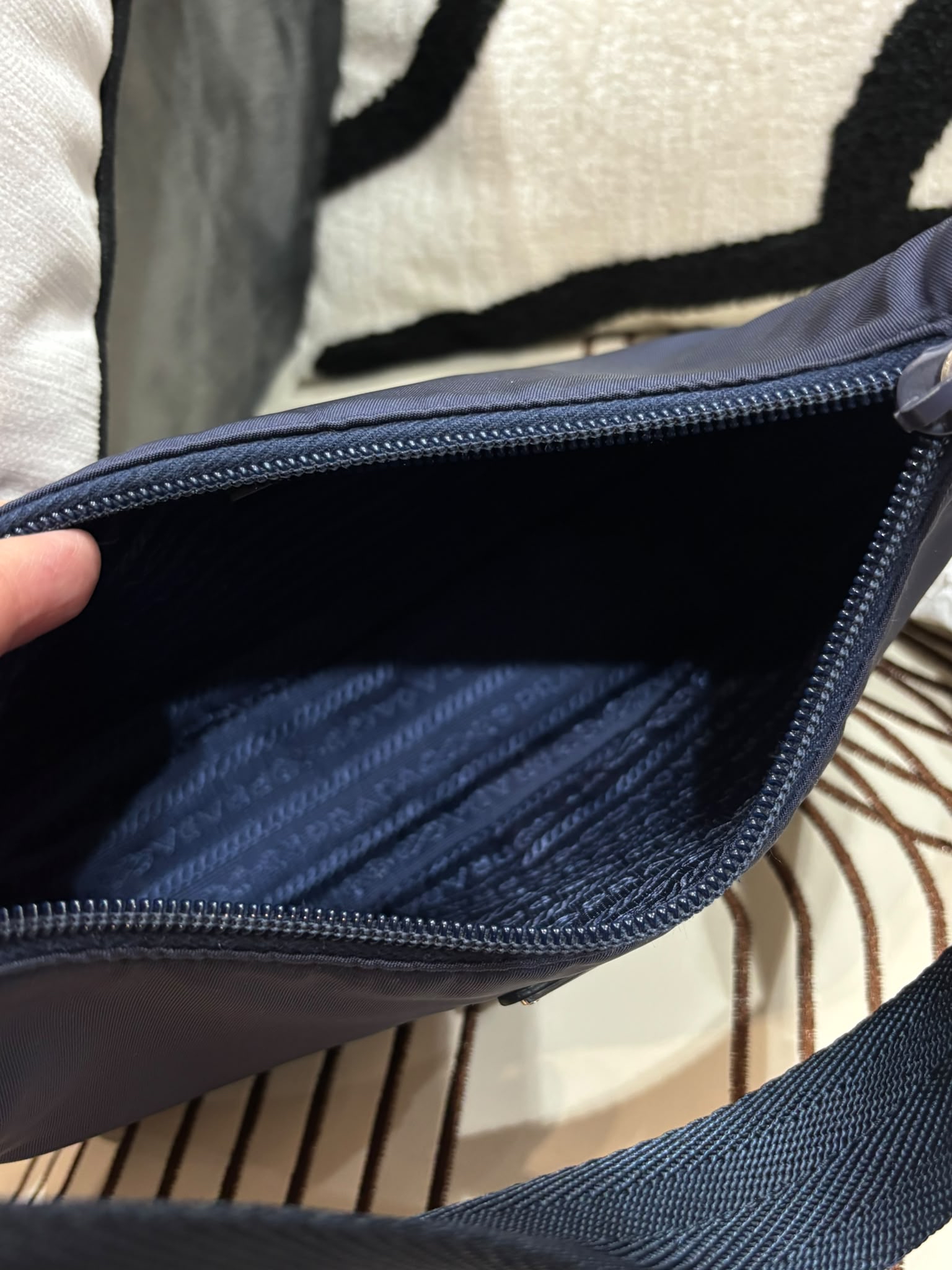 Prada re-edition 2000 re-Nylon Hobo Bag Navy 100%Authentic, 95%New