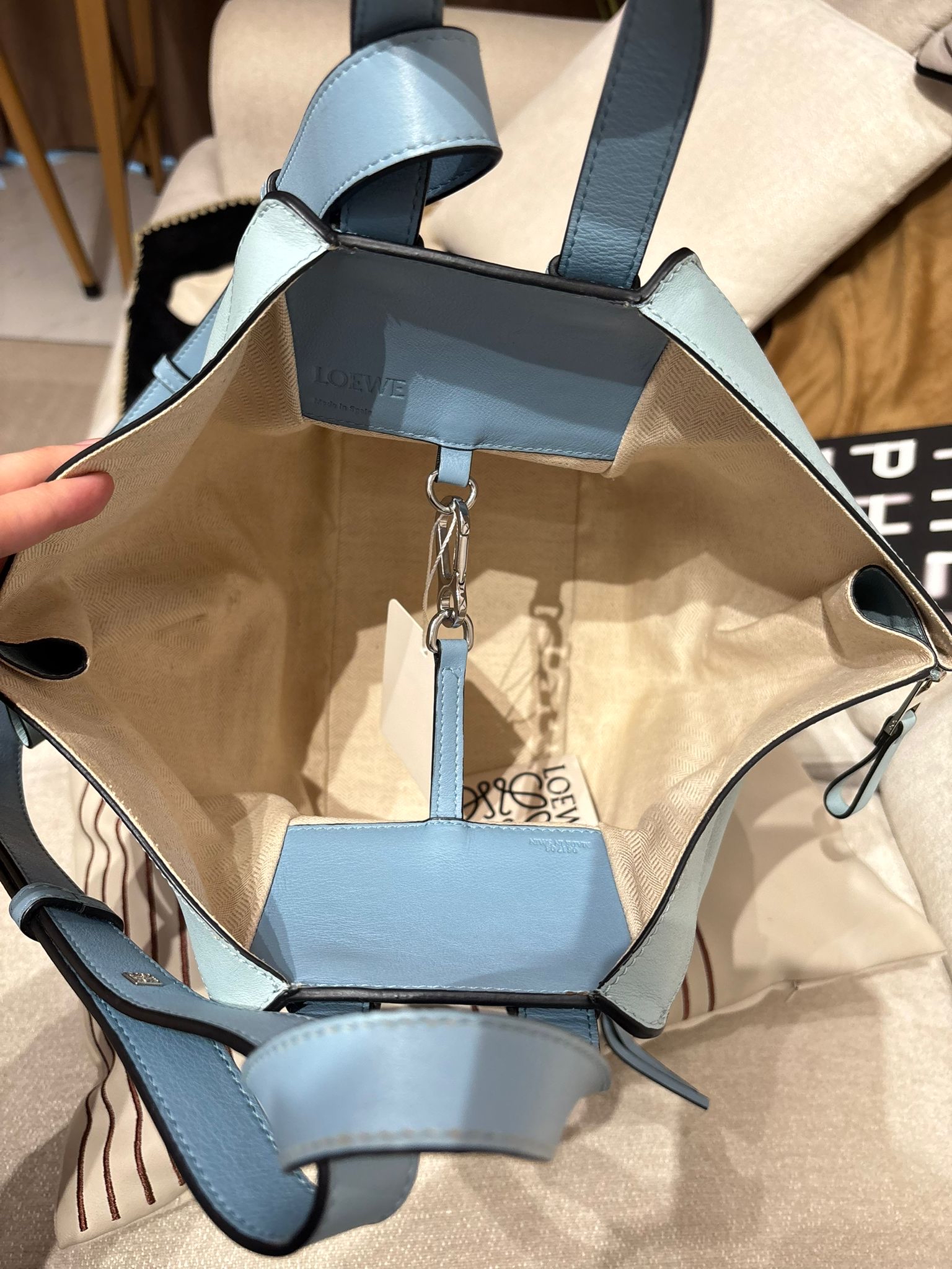 Loewe hammock medium 100%Authentic ,98%new✅dust bag 