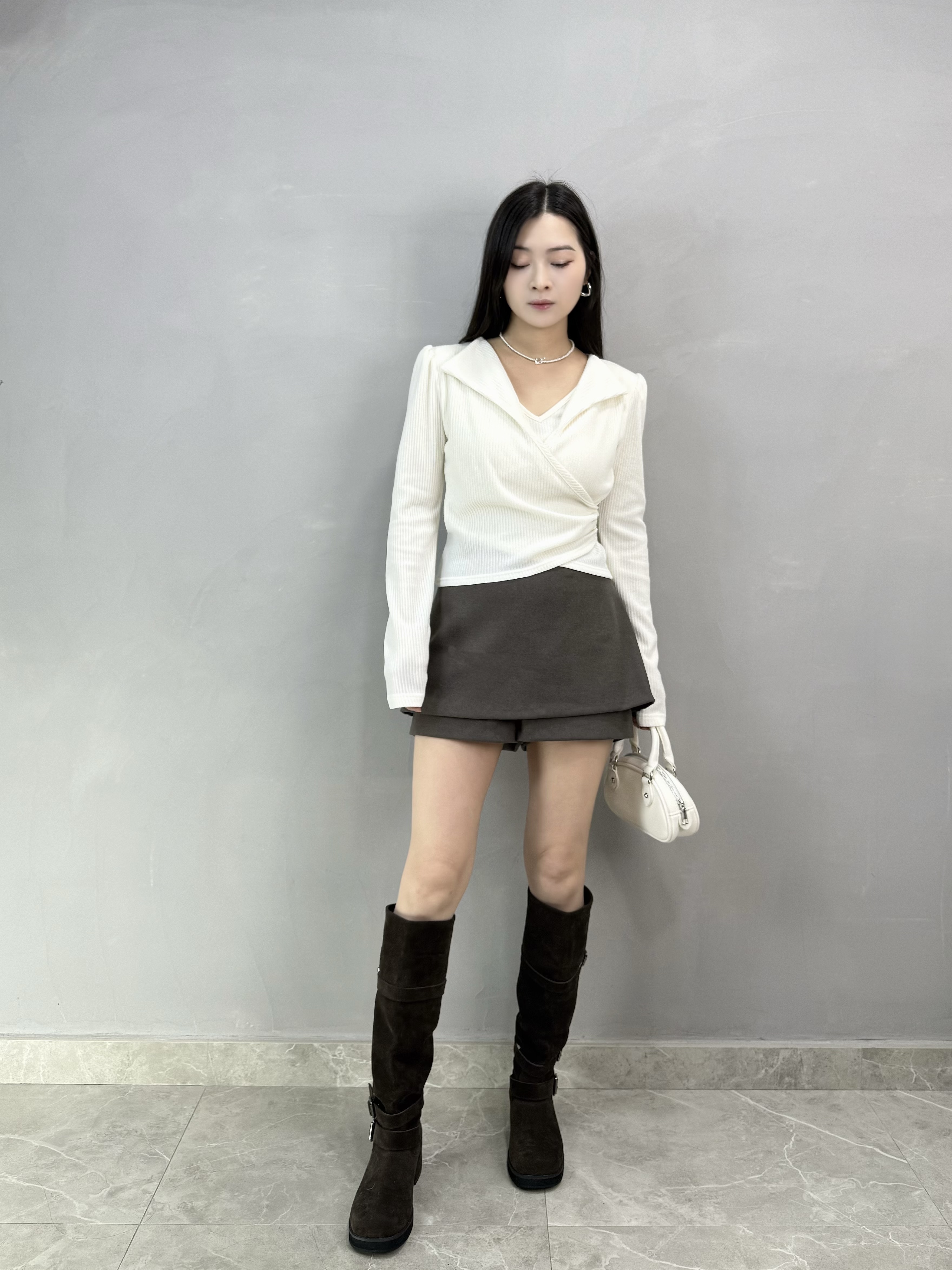 D77 暗紋V領假兩件Top