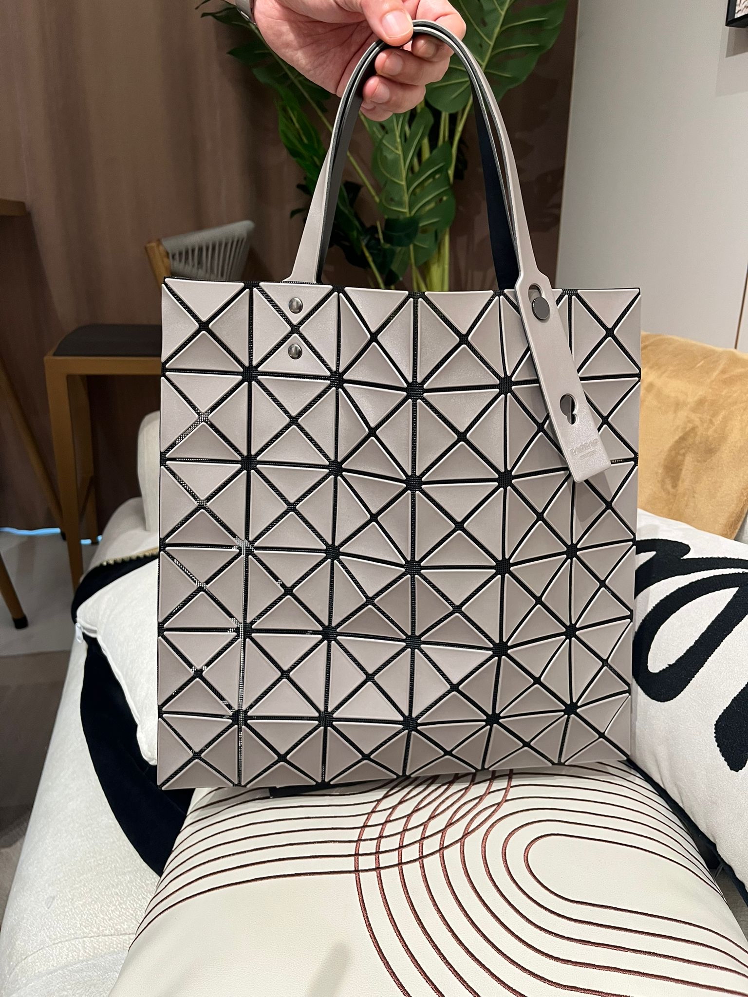 Issey Miyake bao bao 100%Authentic,98%new🥰 