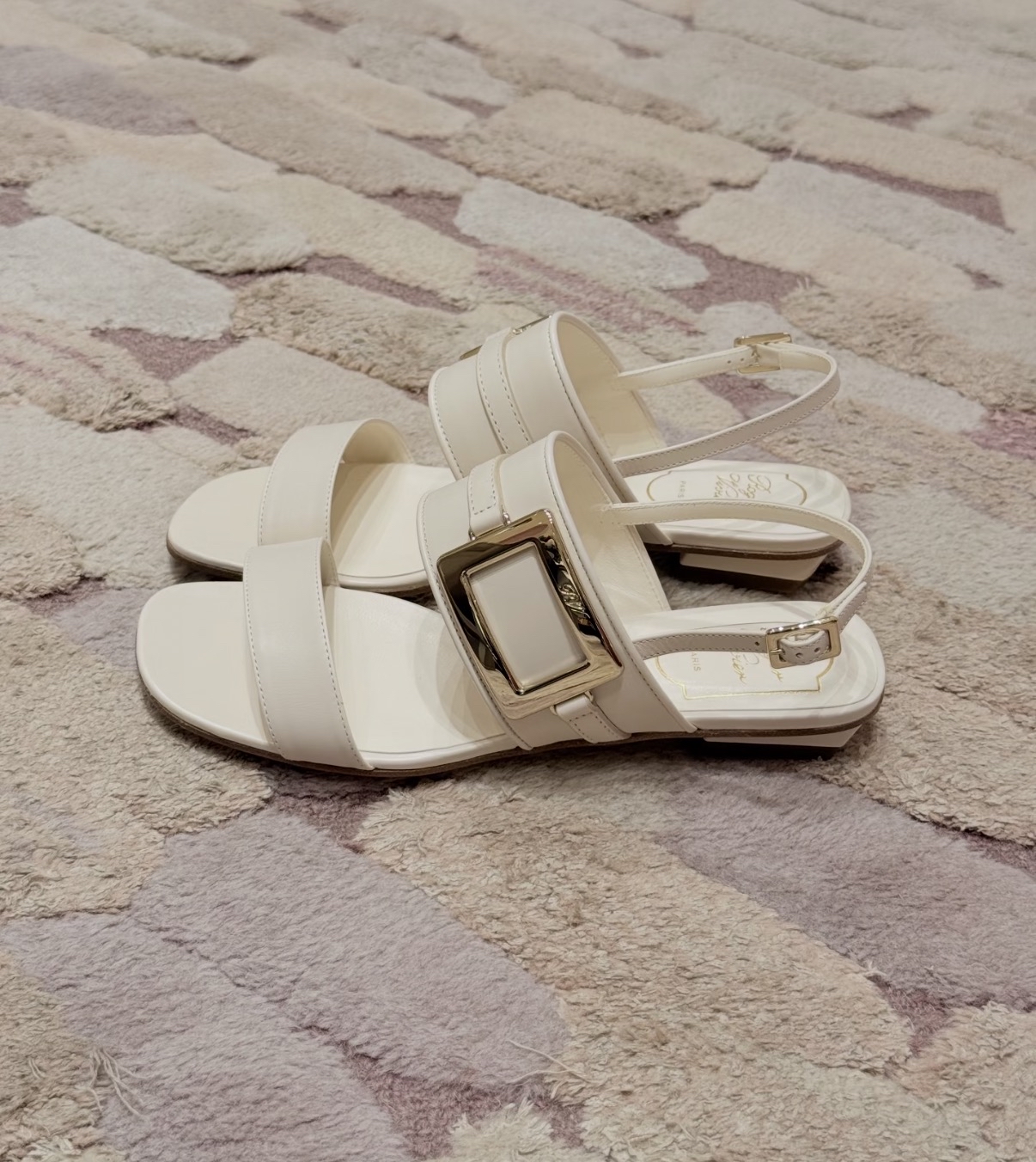 限時優惠✨新款🆕訂貨🍒RV Belle 白色方扣2.5cm sandal  Size 37.5/38.5/39/41 only