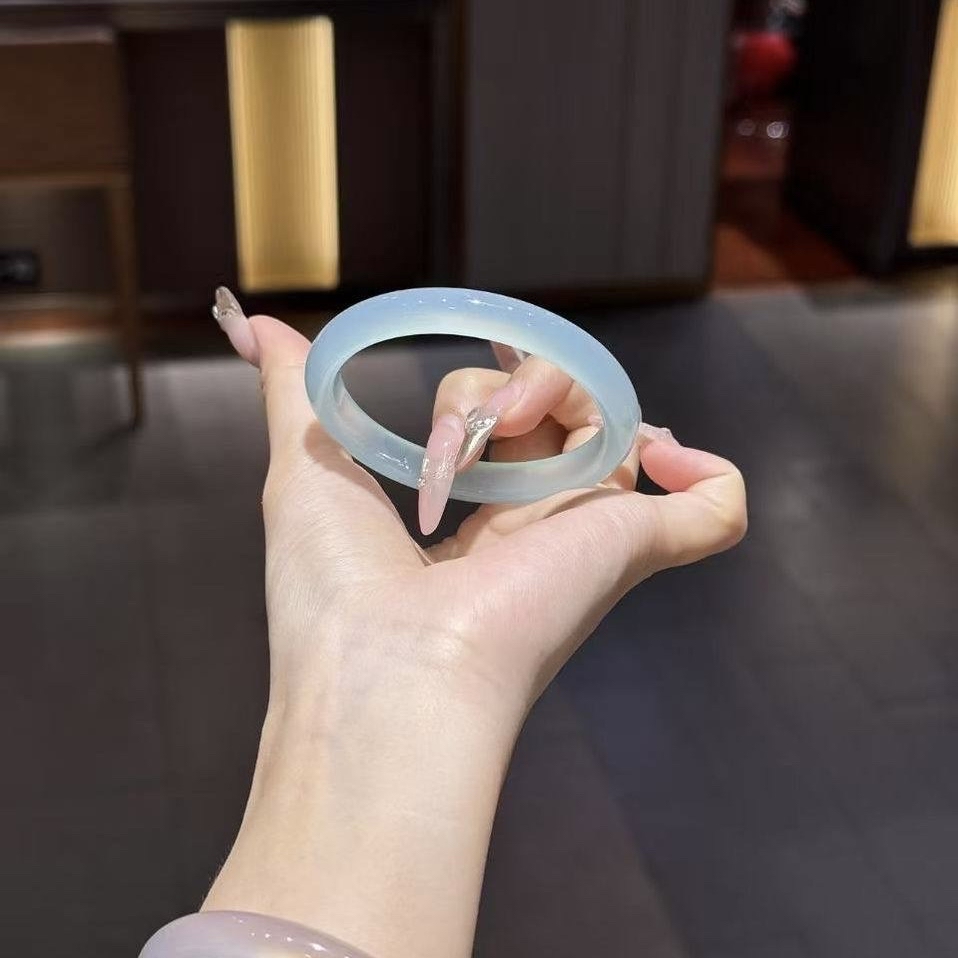 蓝色玛瑙玉髓手镯 