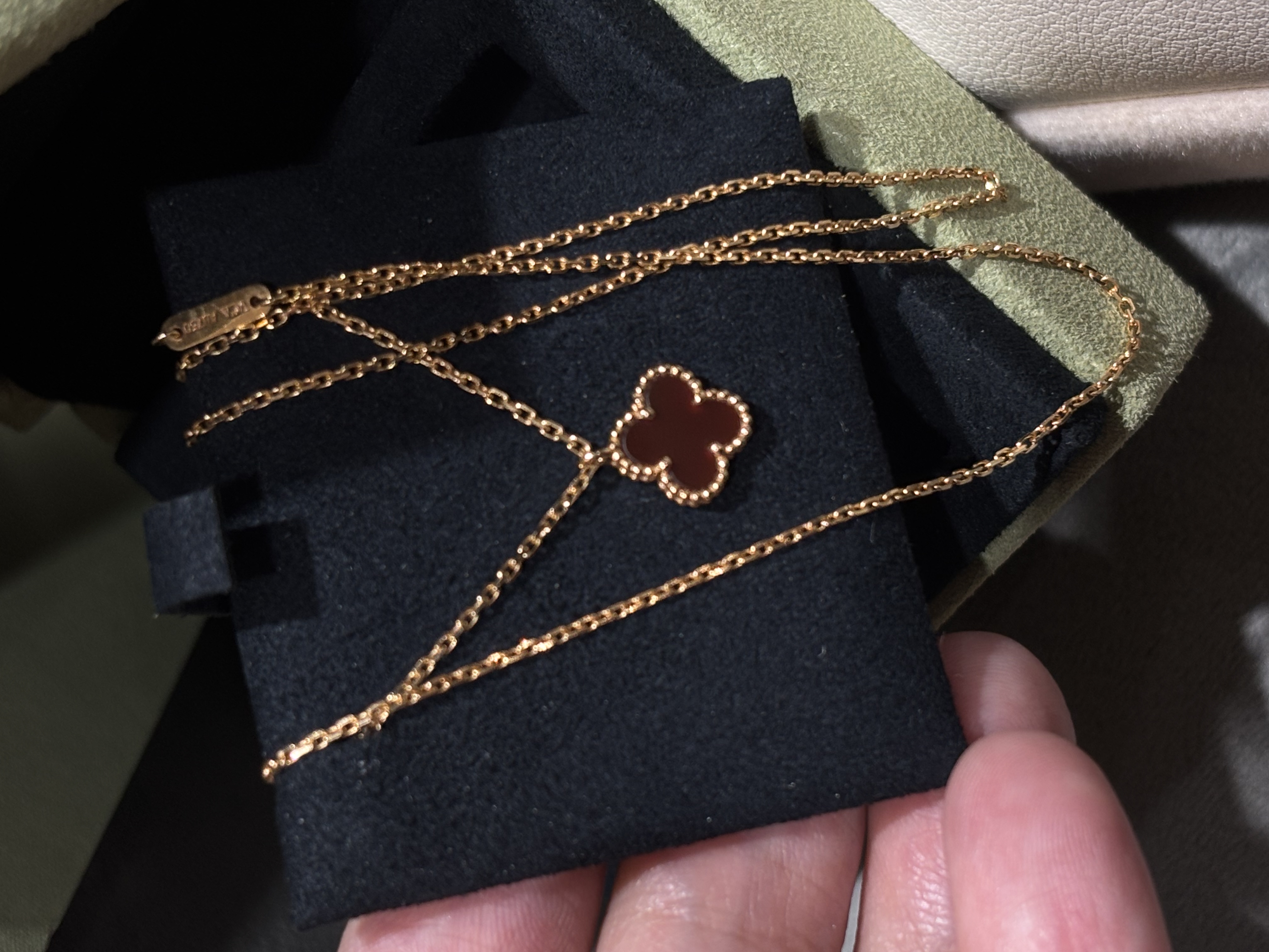 Van Cleef & Arpels VCA Sweet Alhambra Pendant, Rose Gold, Carnelian 100%Authentic, 99%New ✅專門店收據✅ certificate✅Box