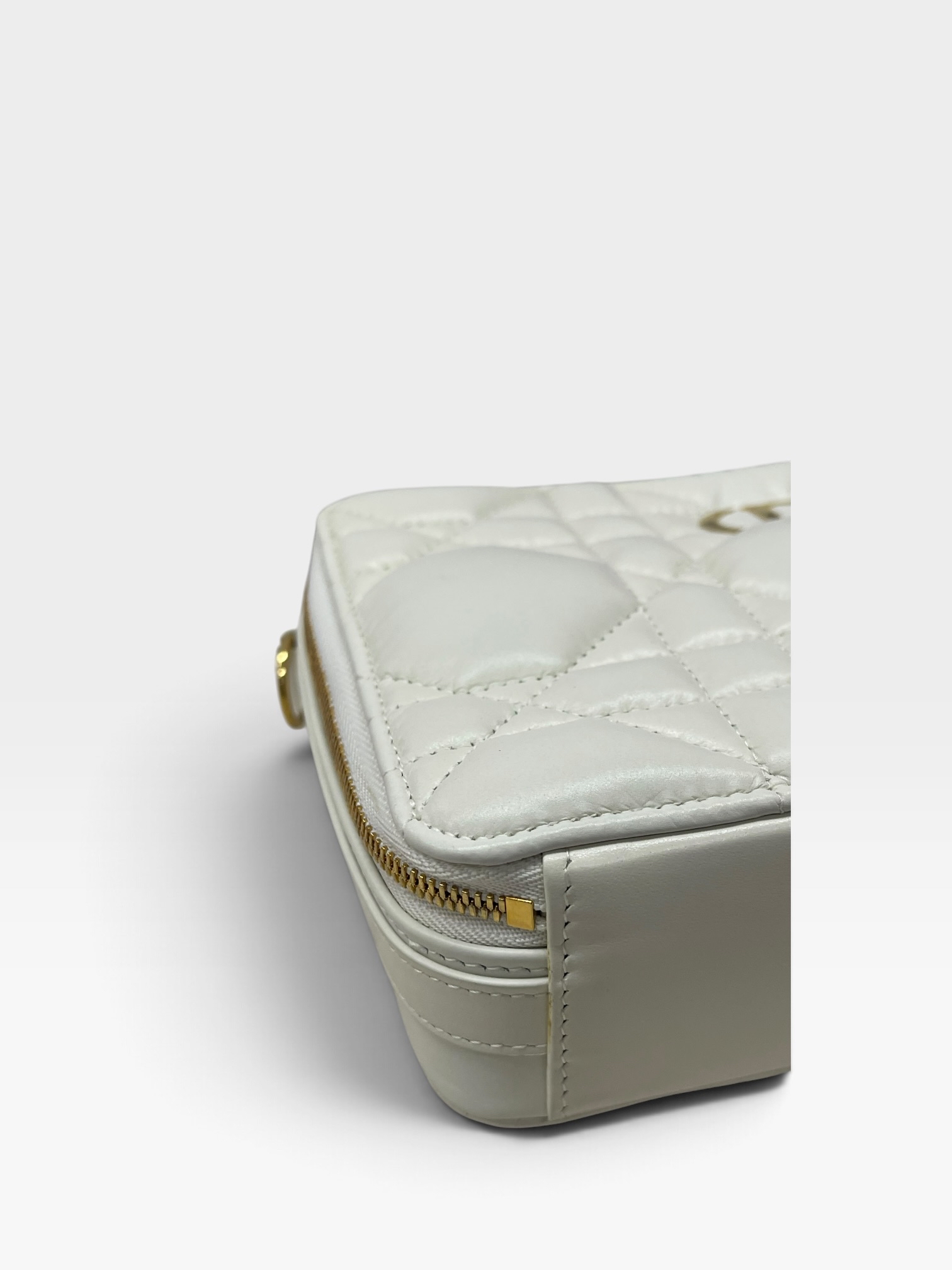 Pre-Owned DIOR Caro Pouch / Product Code: 102918