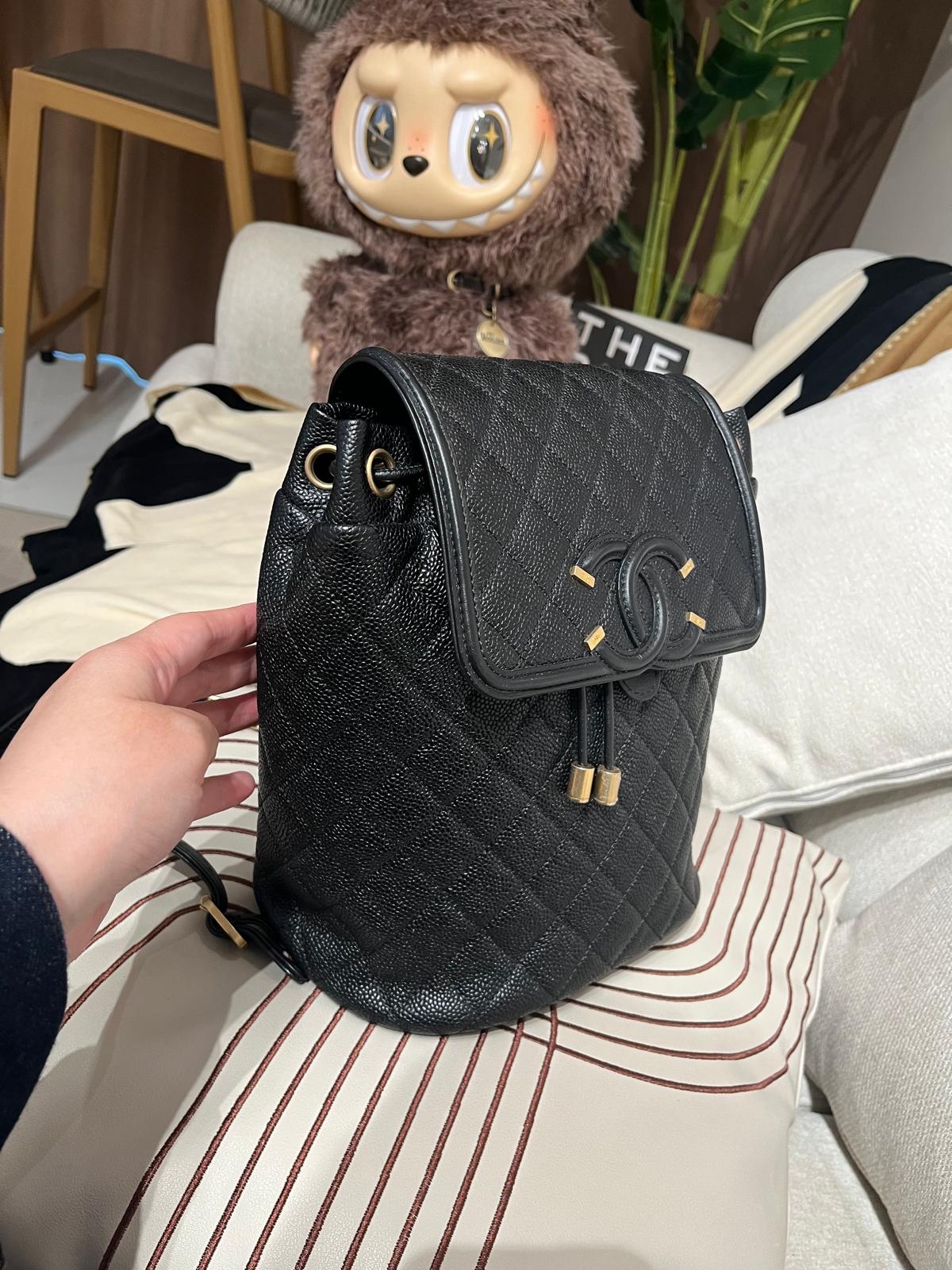 Chanel backpack cc filigree 荔枝牛皮金鏈 100%Authentic ,95%new  ✅card✅塵袋✅box 