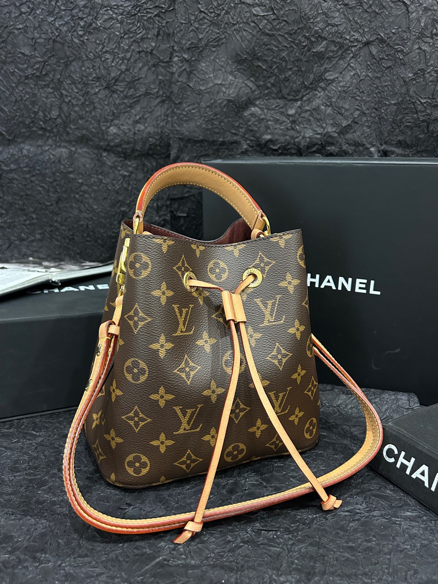 【預訂貨品】LV 老花neonoe bb金扣水桶包💳 芯片款