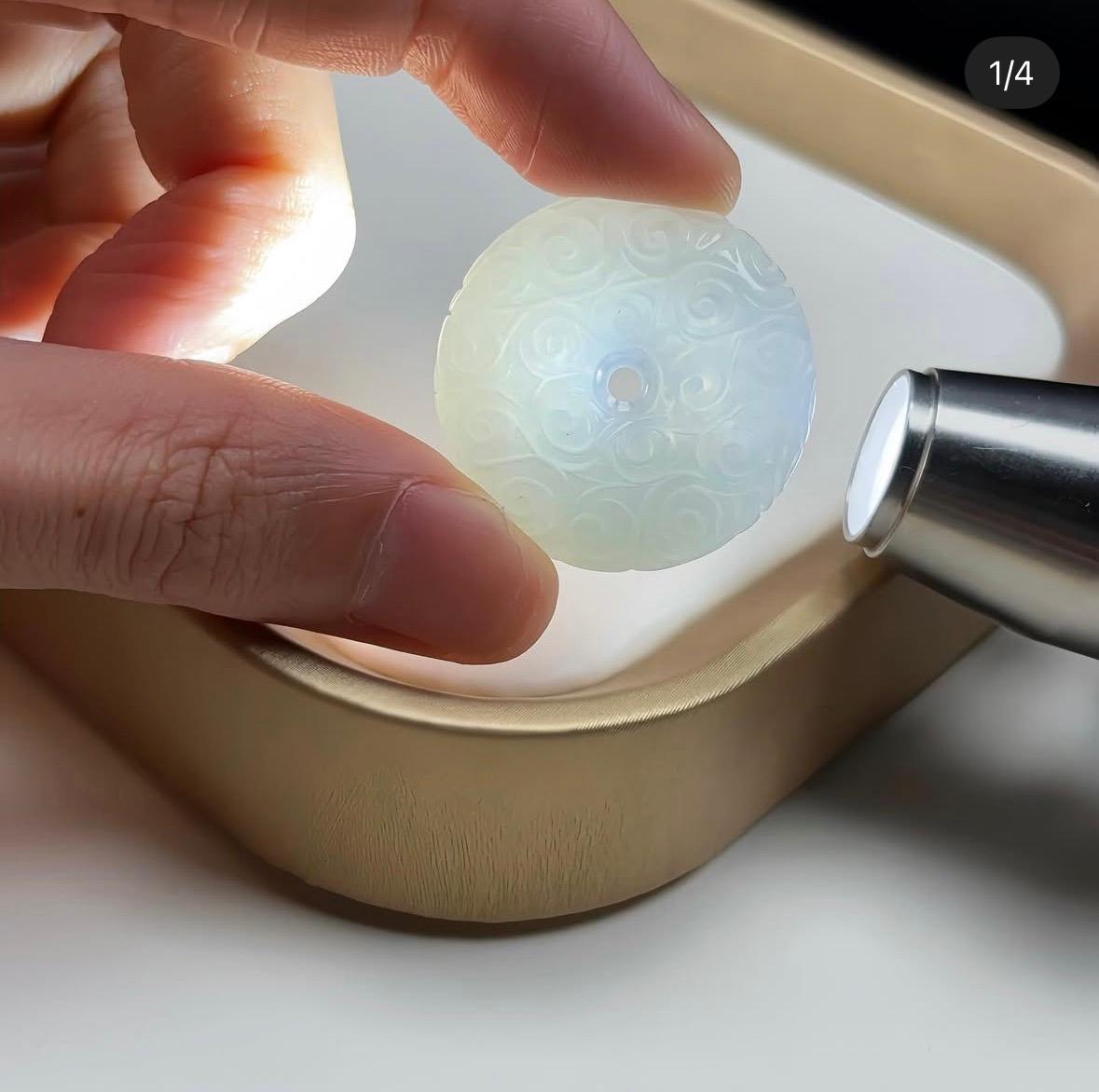 白冰如意紋雕花翡翠平安扣