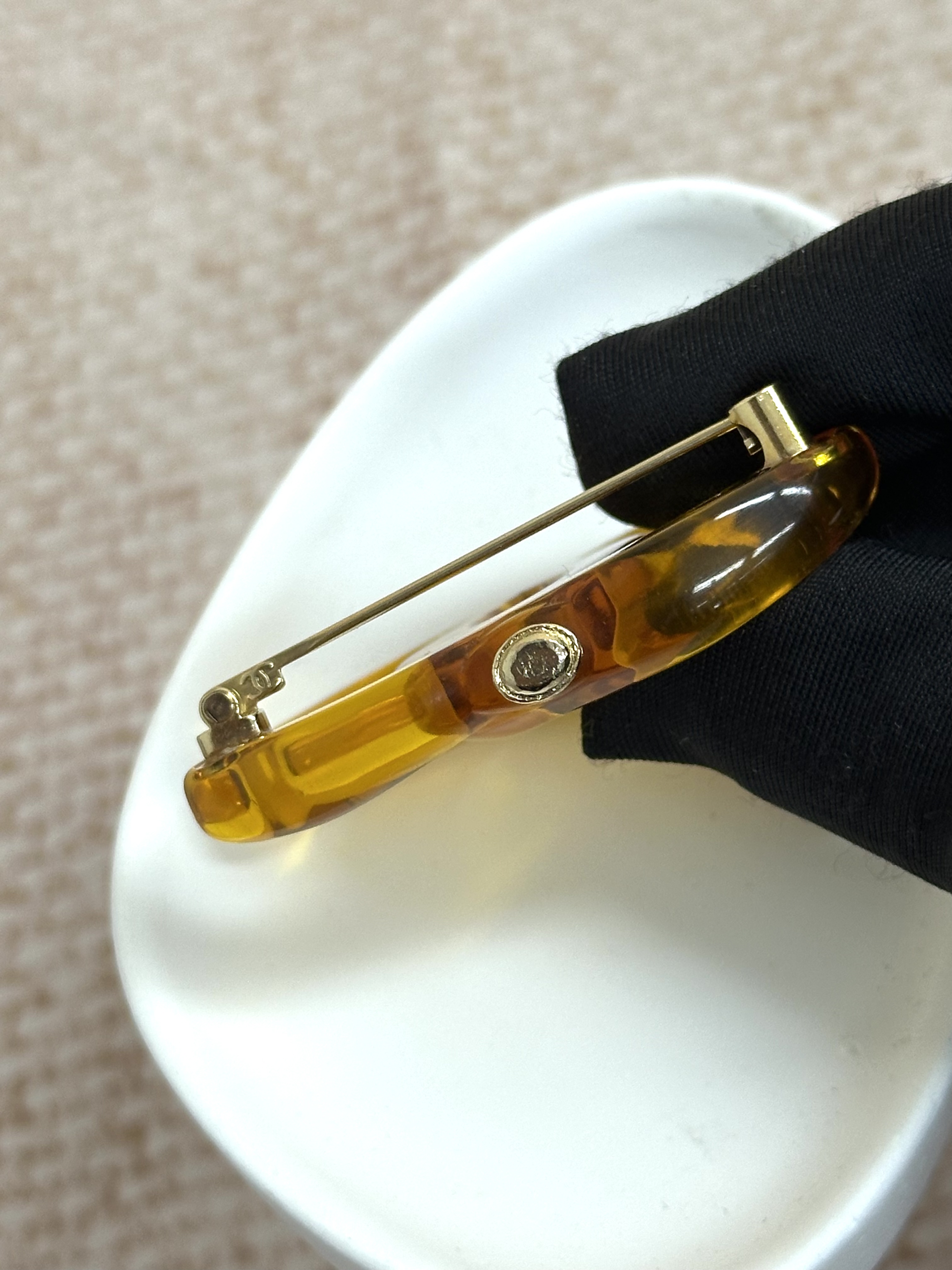 Pre-owned Chanel CC brooch/ Product Code: 26040602