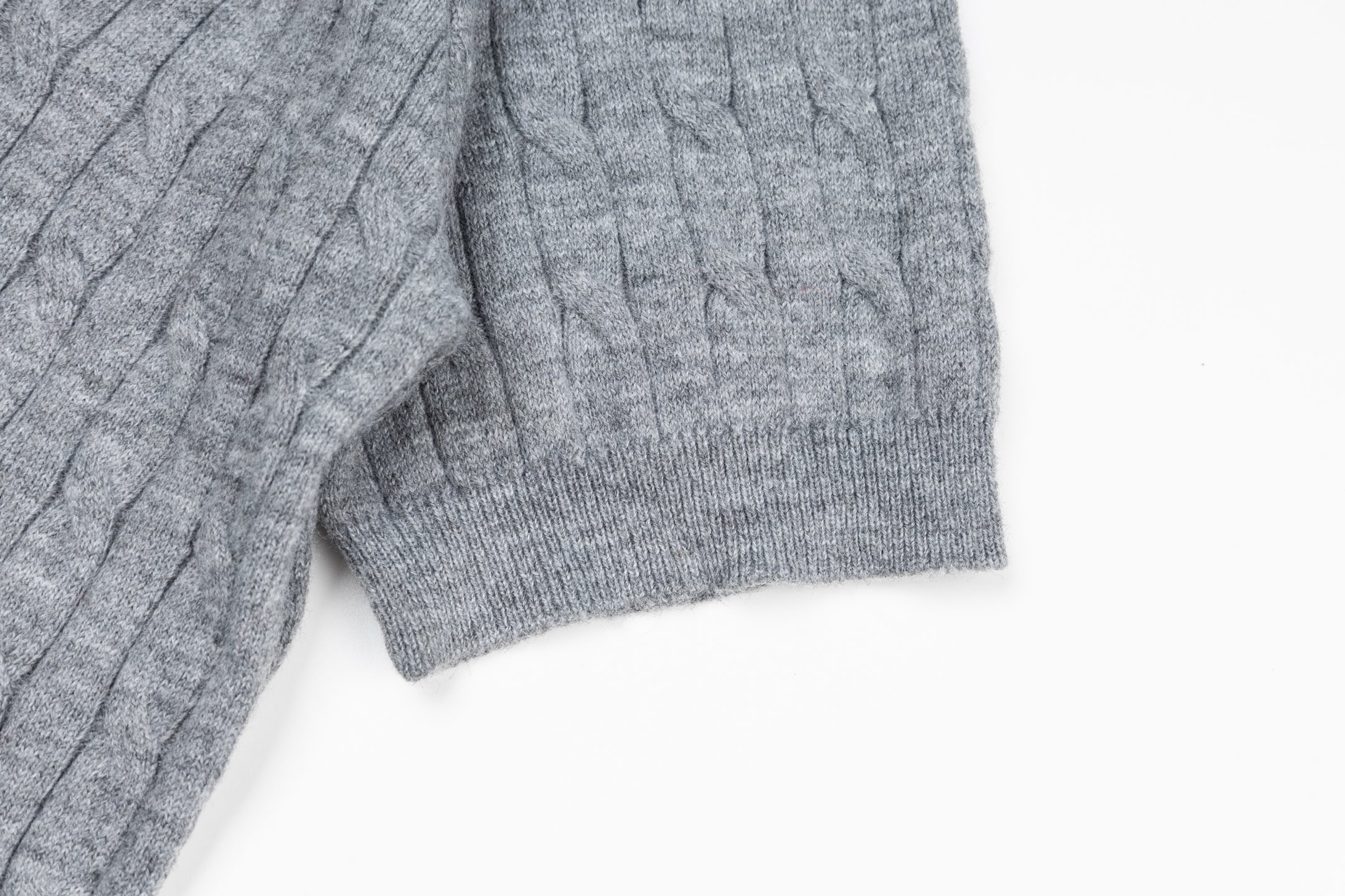 Mardi Mercredi Flower Embroidery Cable Short Sleeve Knit