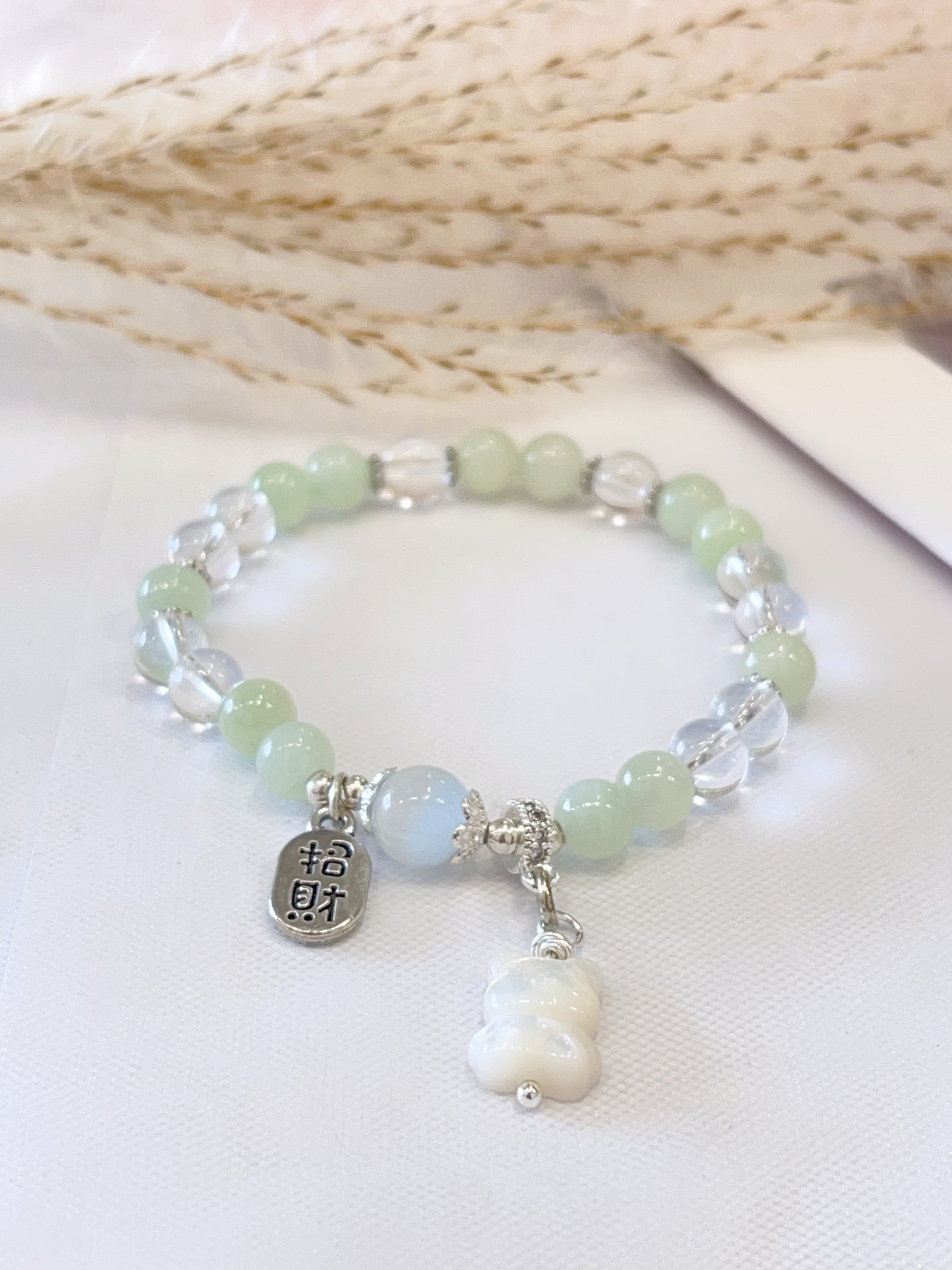🧸 猫眼石 × 白水晶 × 奶盖葡萄石 × 贝壳小熊吊饰手串 Cat’s Eye Stone, Clear Quartz & Prehnite with Shell Bear Charm