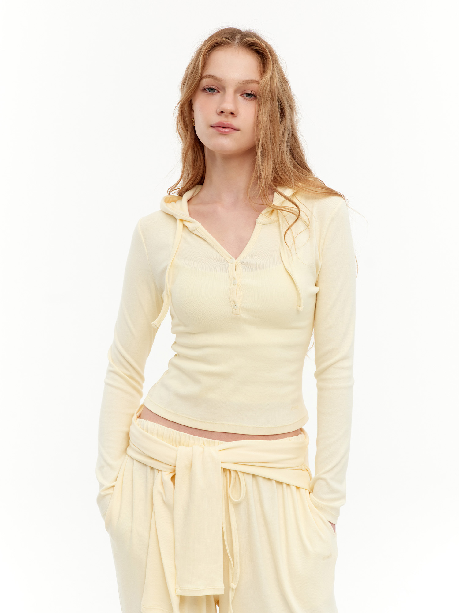 預購_V-neck Slim Fit Hooded T-shirt (有帽) by Conch