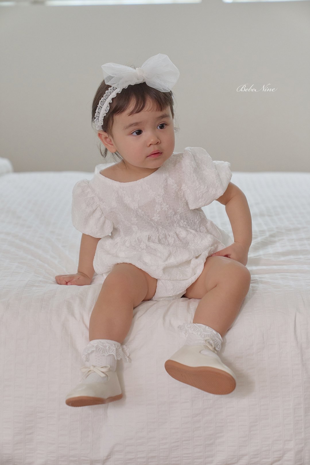 ☀️預訂 韓國直送☀️🇰🇷Bebenine兩色花朵提花後背大絲帶短袖包屁衣