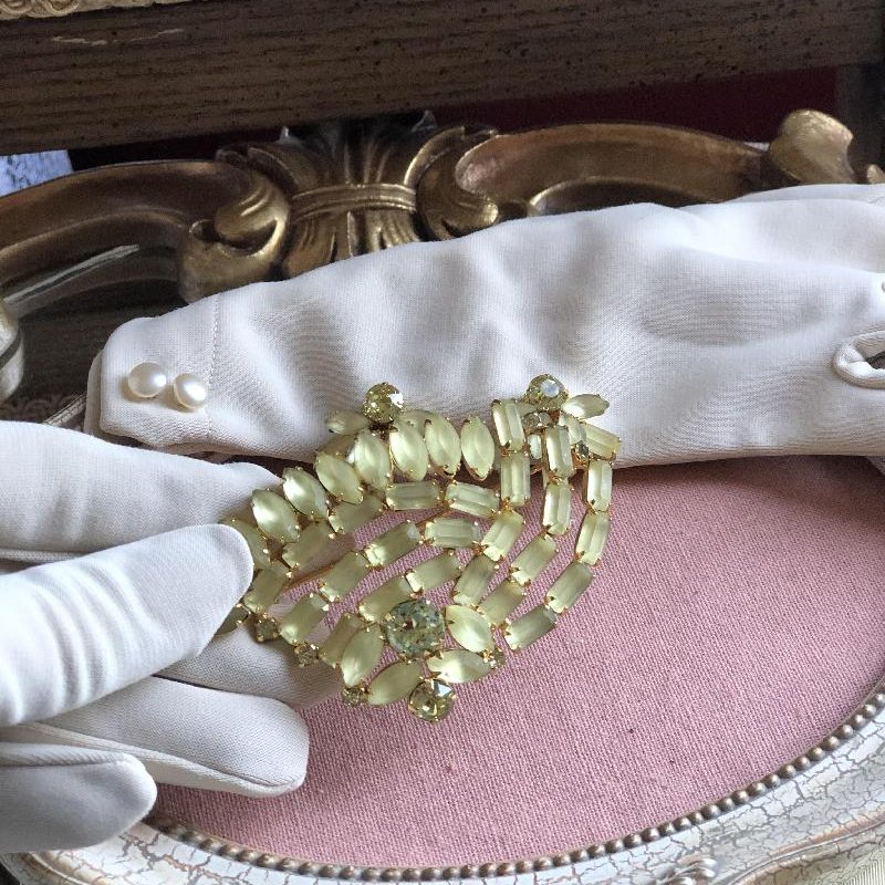 Vintage 1950s Light Yellow Frosted Glass Brooch & Screwback Earrings Set (MT1309)