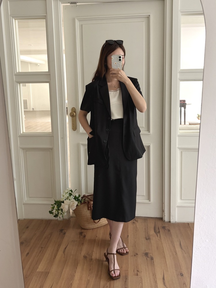 Noir Air Relaxed Blazer (Black)