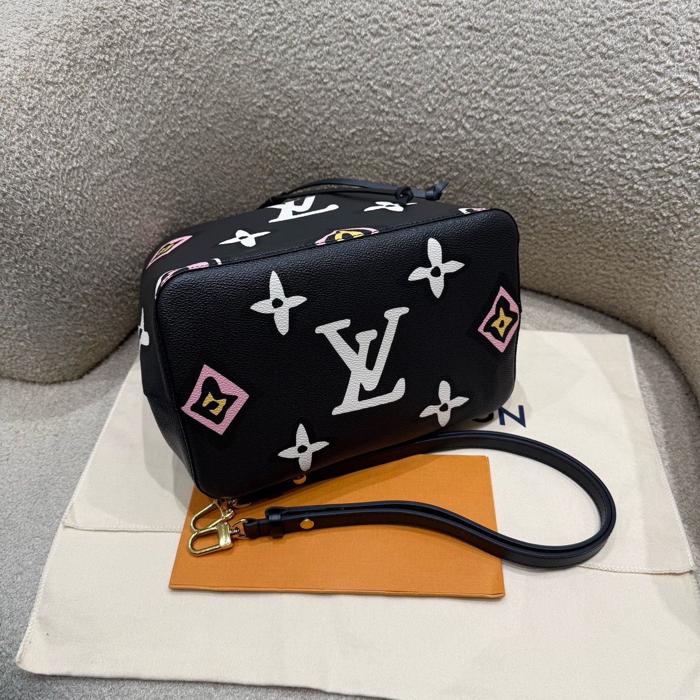 Pre owned LV bucket 
