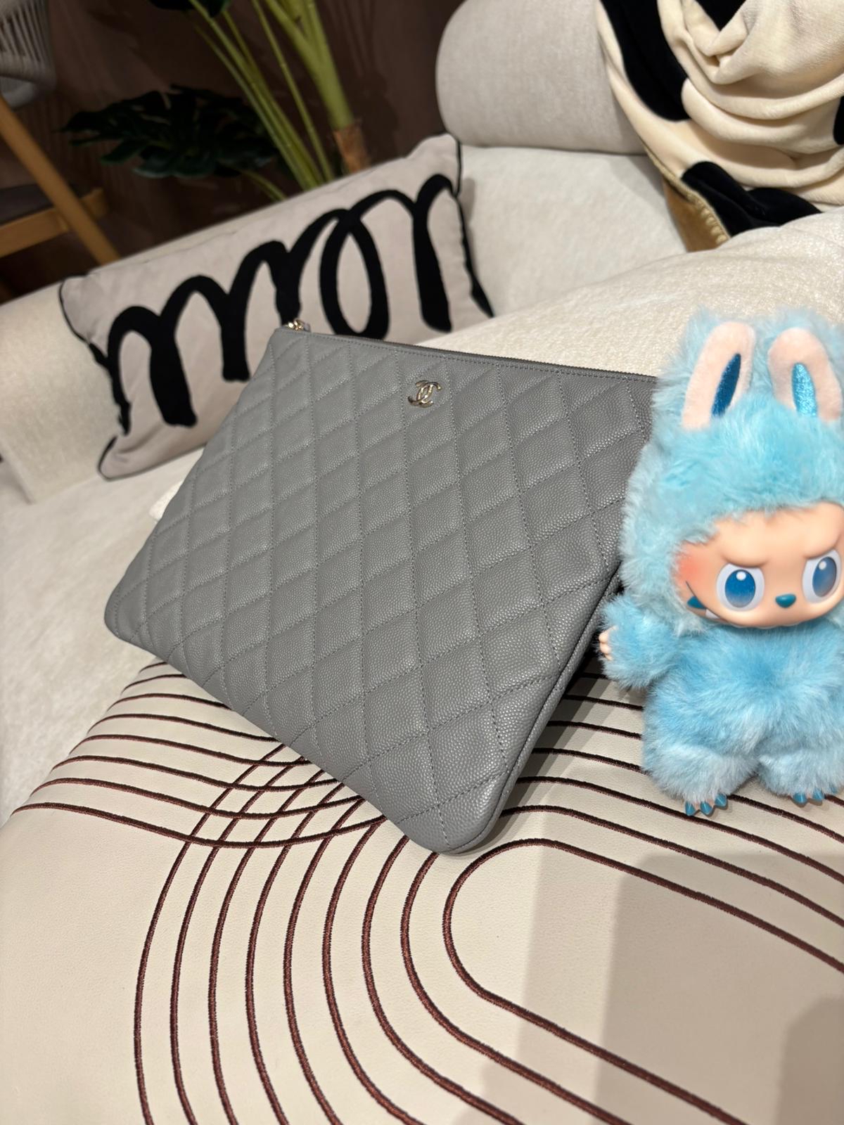 Chanel clutch 晶片灰色荔枝牛皮 100%Authentic , 98%new ✅晶片貼✅dust bag✅box 