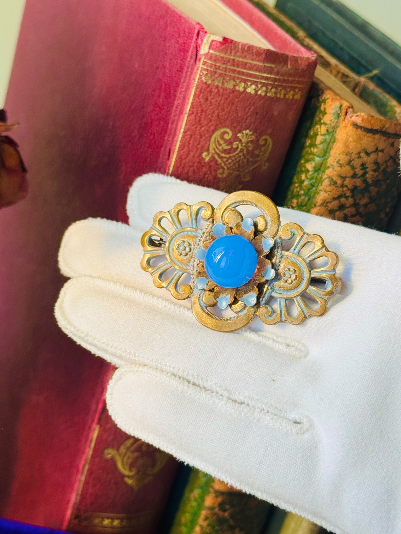 Antique c. 1920s Czechoslovakian Art Deco Neo-Egyptian Blue Glass & Enamel Brooch (NZ133)