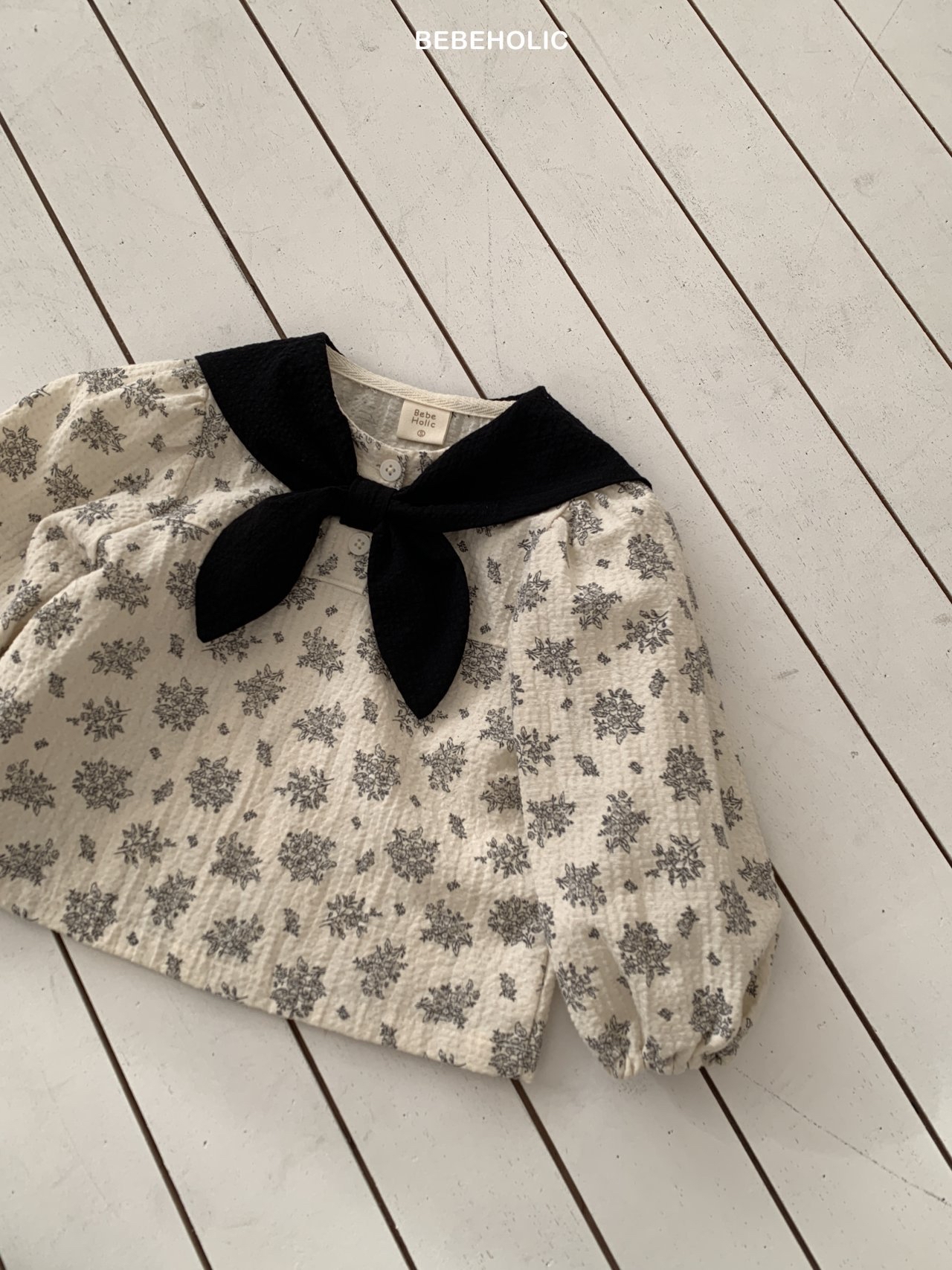 🌸預訂 韓國直送🌸🇰🇷BEBEHOLIC兩色花卉圖案領巾長袖上衣