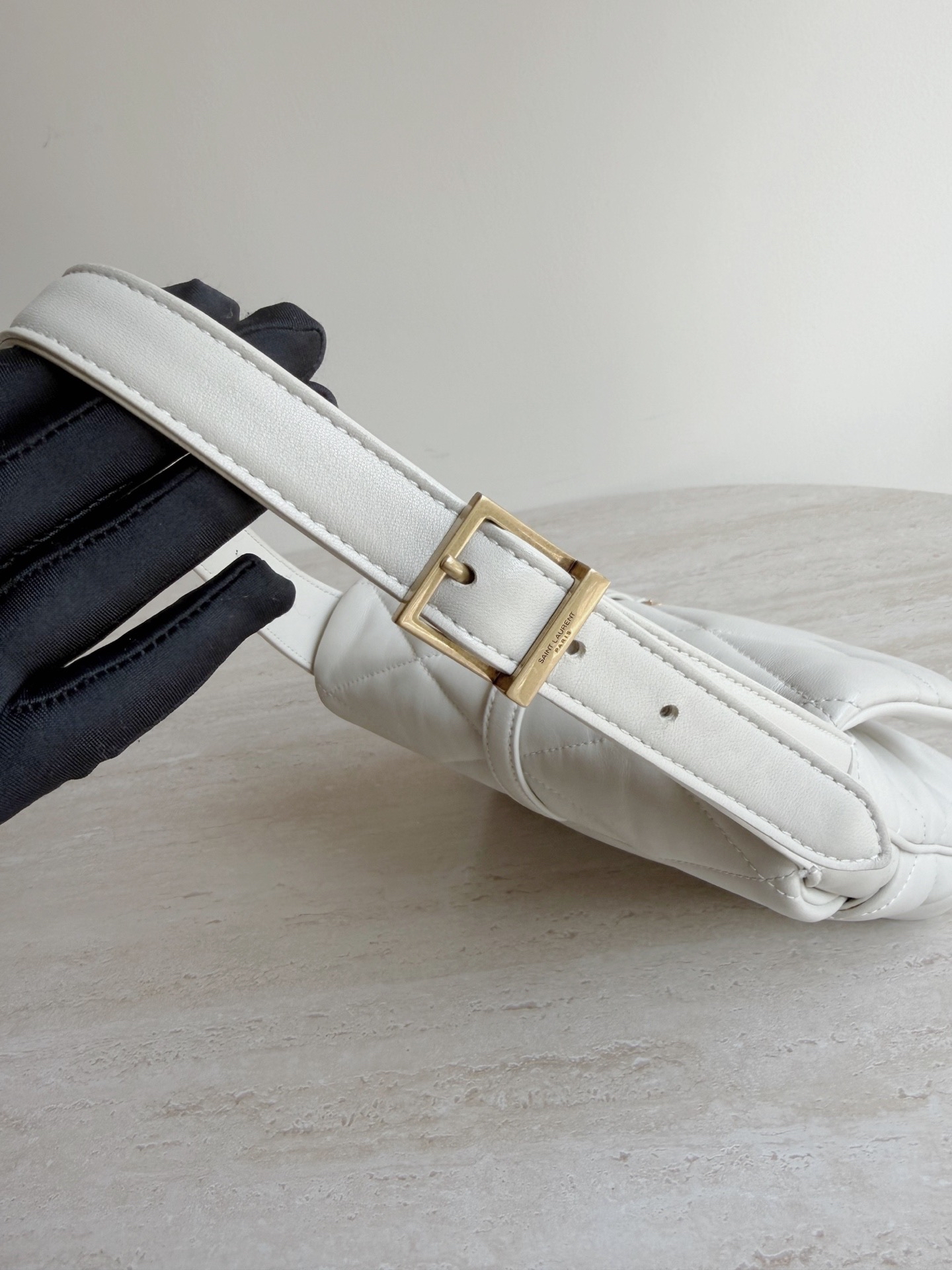 【預訂貨品】YSL白色羊皮腋下包