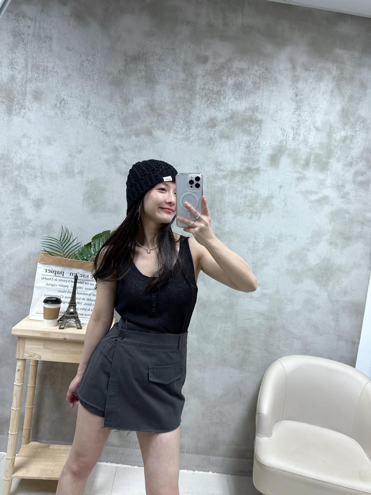 D14 扣鈕針織背心