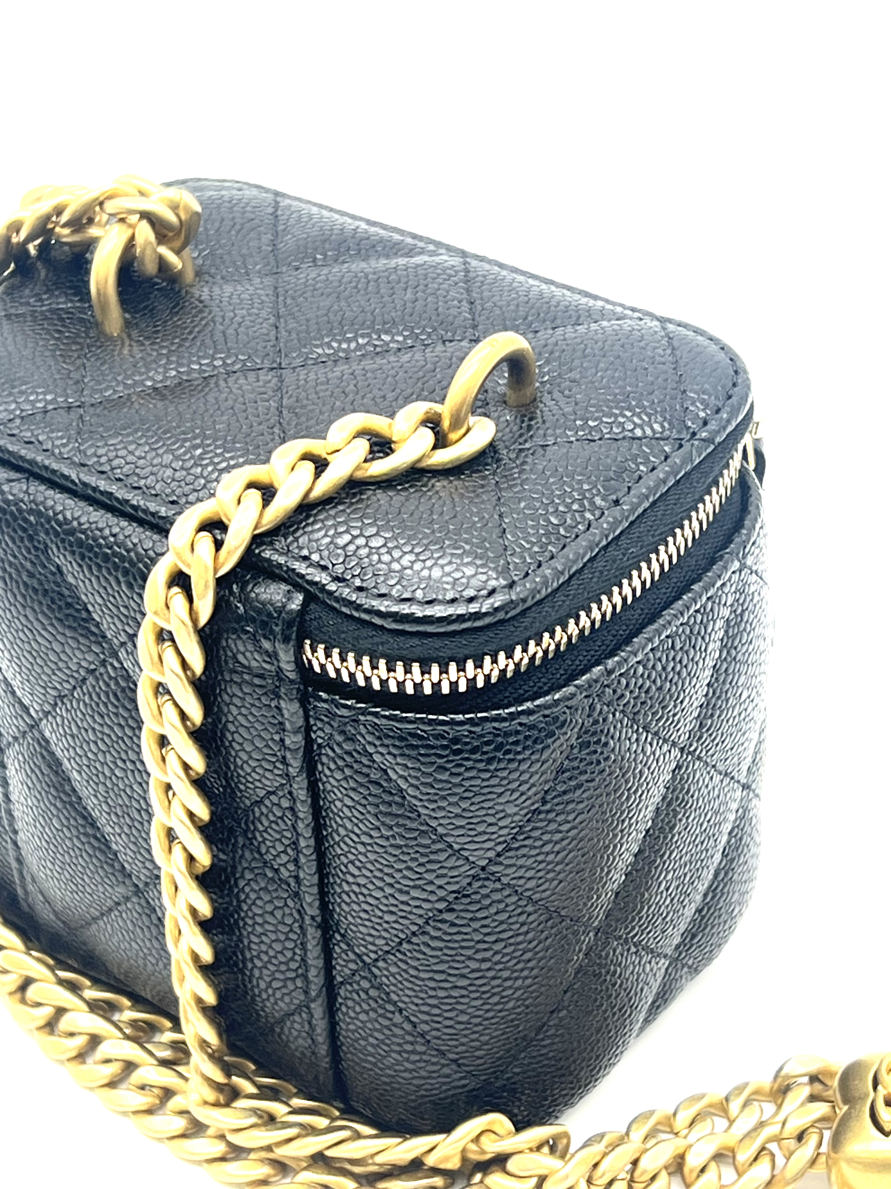 Pre-Owned CHANEL Mini Vanity Case with Chain / Product Code: 26042121