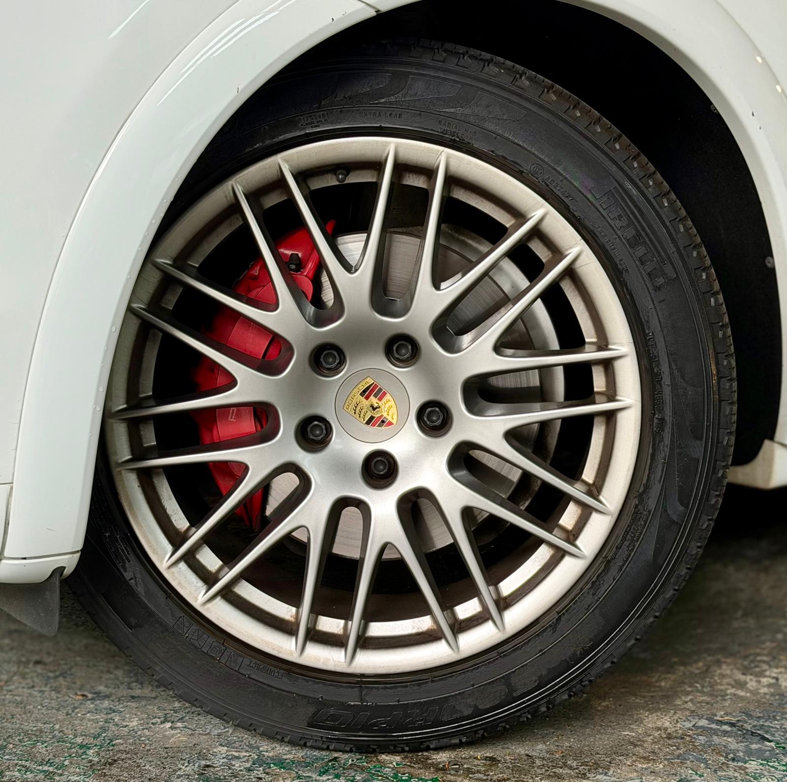 Porsche Cayenne GTS 2012
