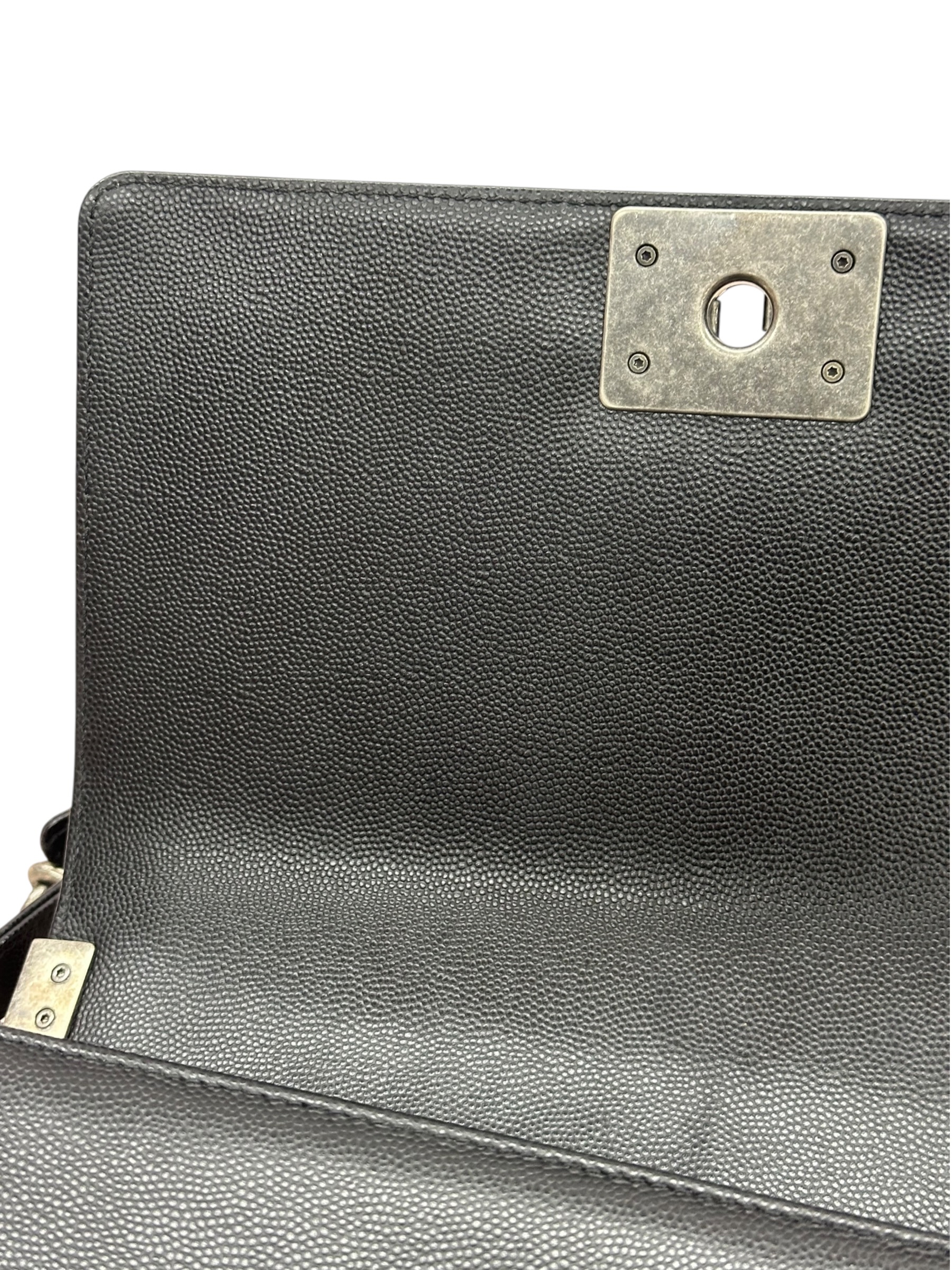 Pre-owned Chanel Boy 25 Handbag Calfskin / Product Code: 082104