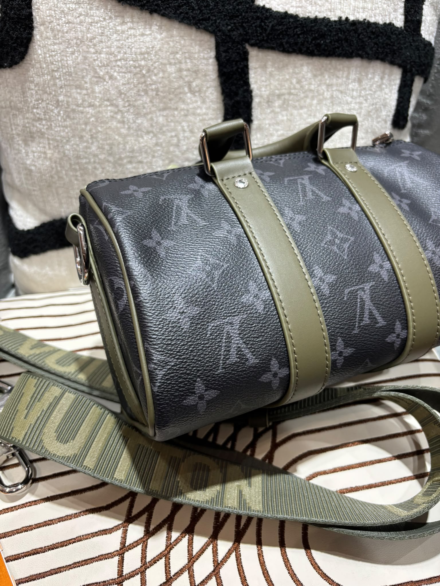 全新 Lv Keepall Bandoulière 25 2 way bag M28638 100%Authentic, 100%New 全新未使用品 ✅收據✅Dust bag ✅Box