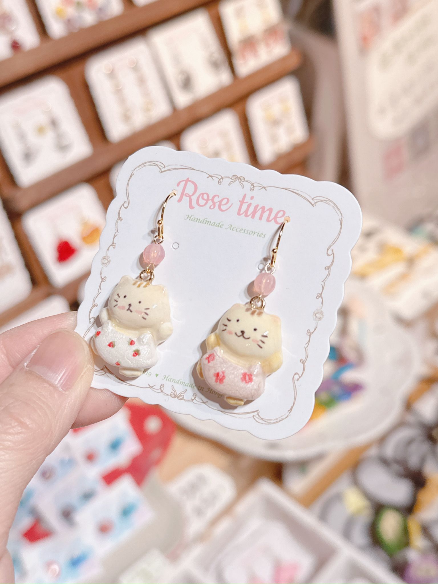 ᴿᵒˢᵉ ᵗⁱᵐᵉ ʰᵃⁿᵈᵐᵃᵈᵉ7️⃣週年 #3月28-30日半價飾物 🈹 手繪跳舞小貓兒