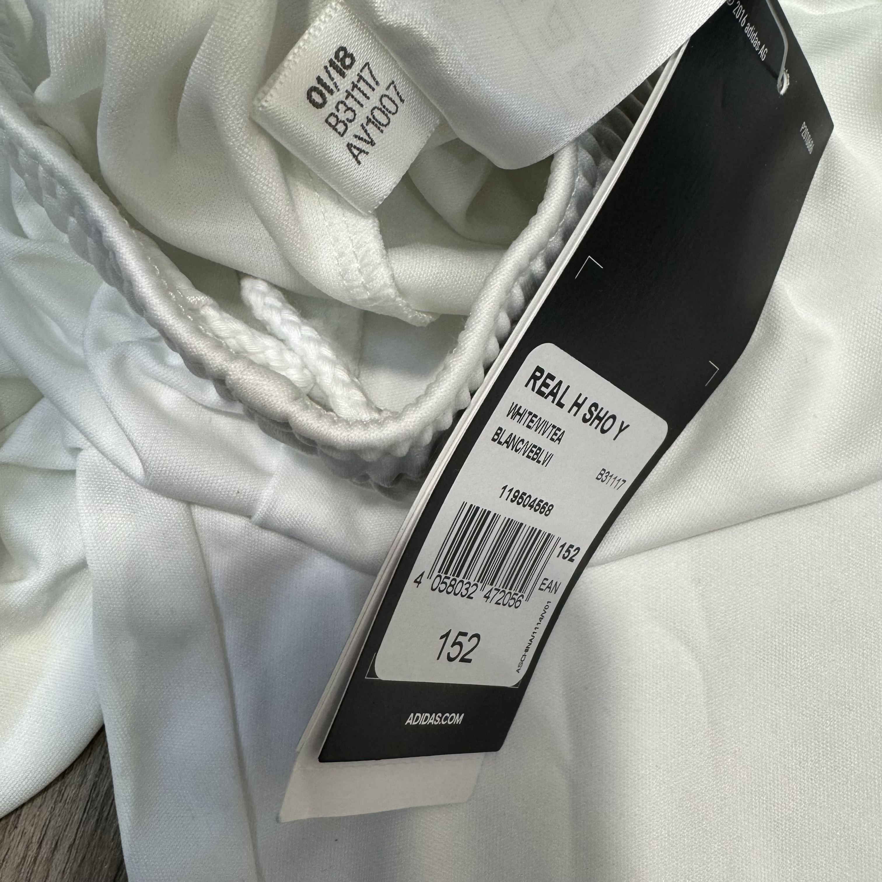 (Youth size)Real Madrid 17/18 home short (Bnwt)