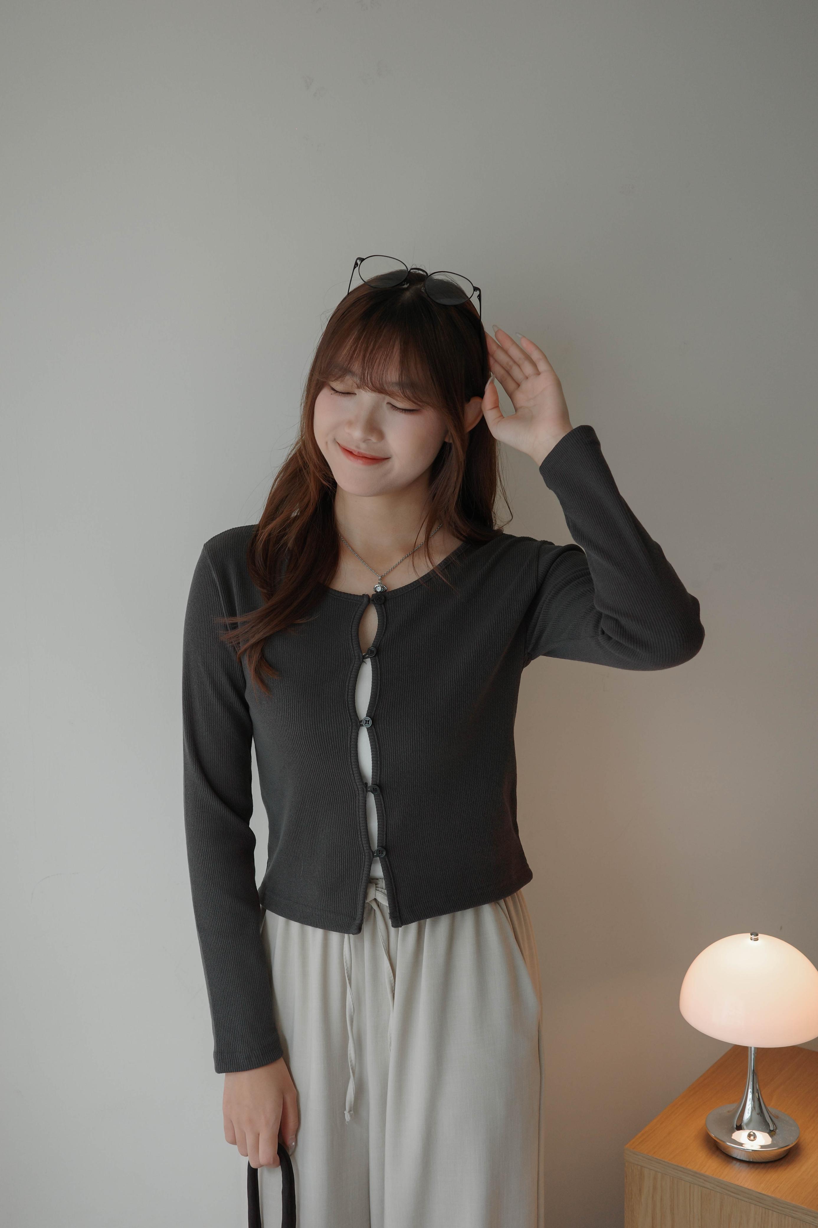 設計感鈕扣Crop Cardigan (三色)