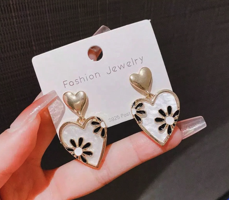 Daisy Heart Drop Earrings