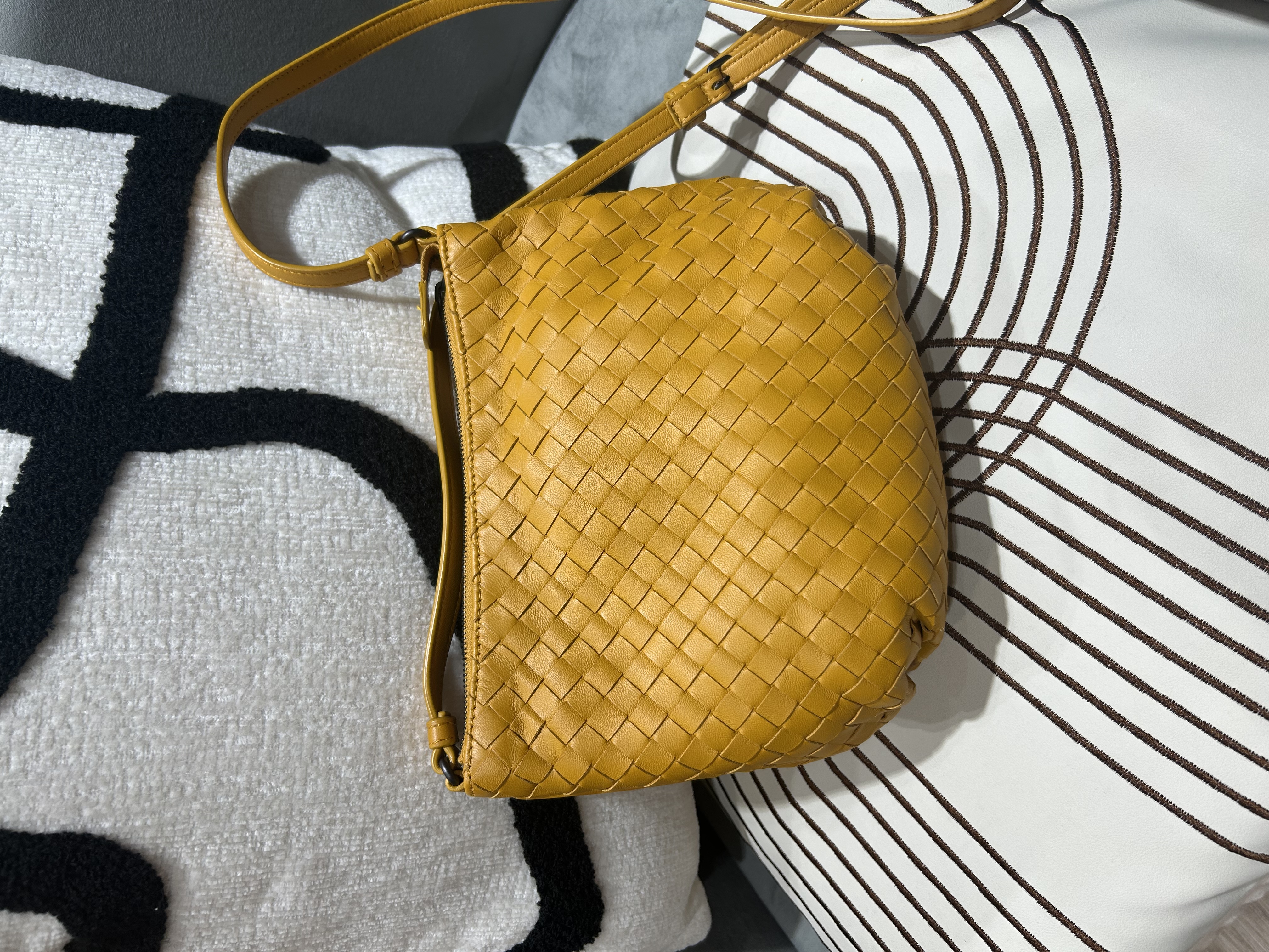 Bottega Veneta BV Intreccio Crossbody Bag  100%Authentic ,98%new 